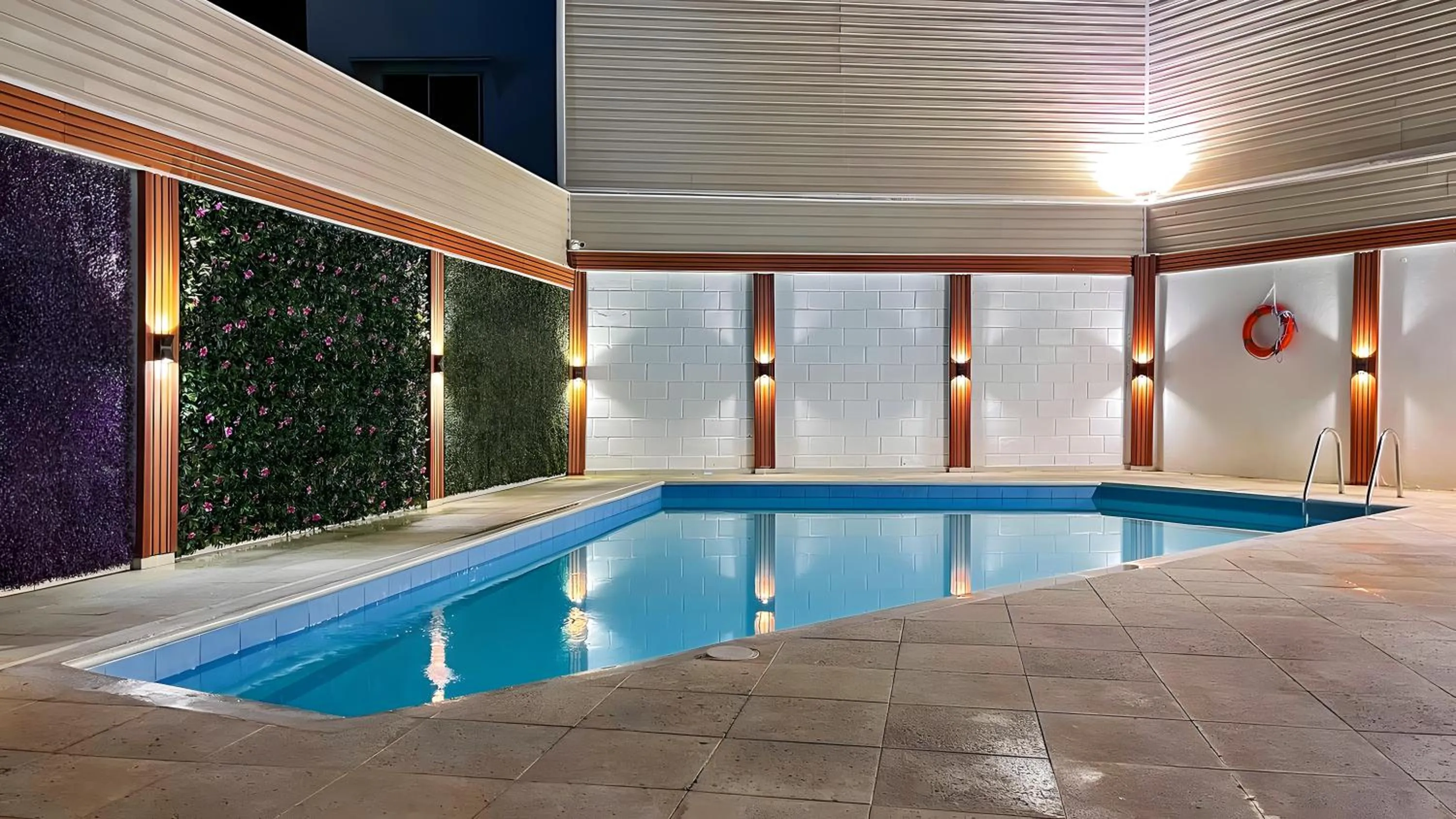 Swimming pool in Hotel Verde Mar