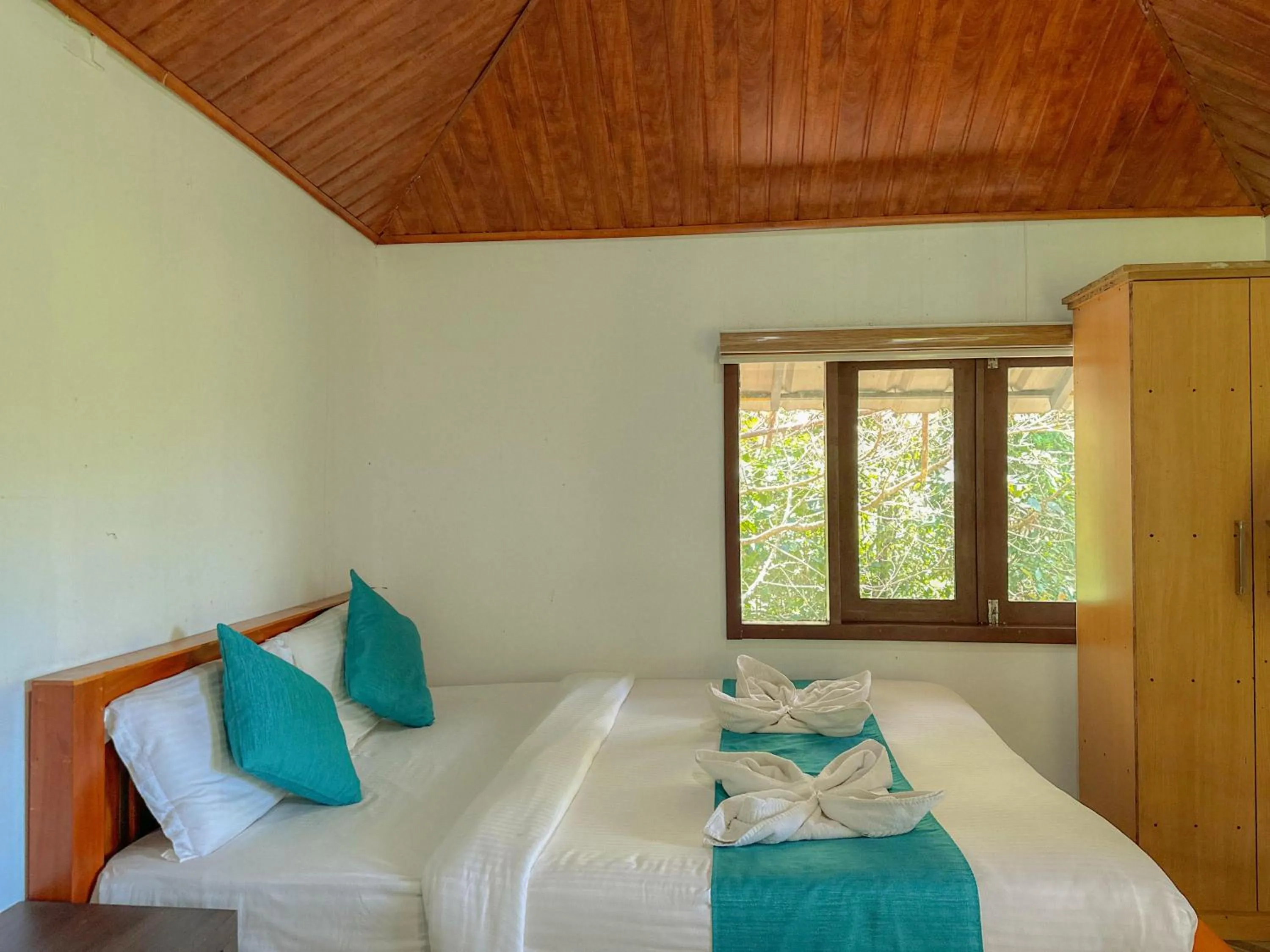 Bedroom, Bed in The Heights Munnar