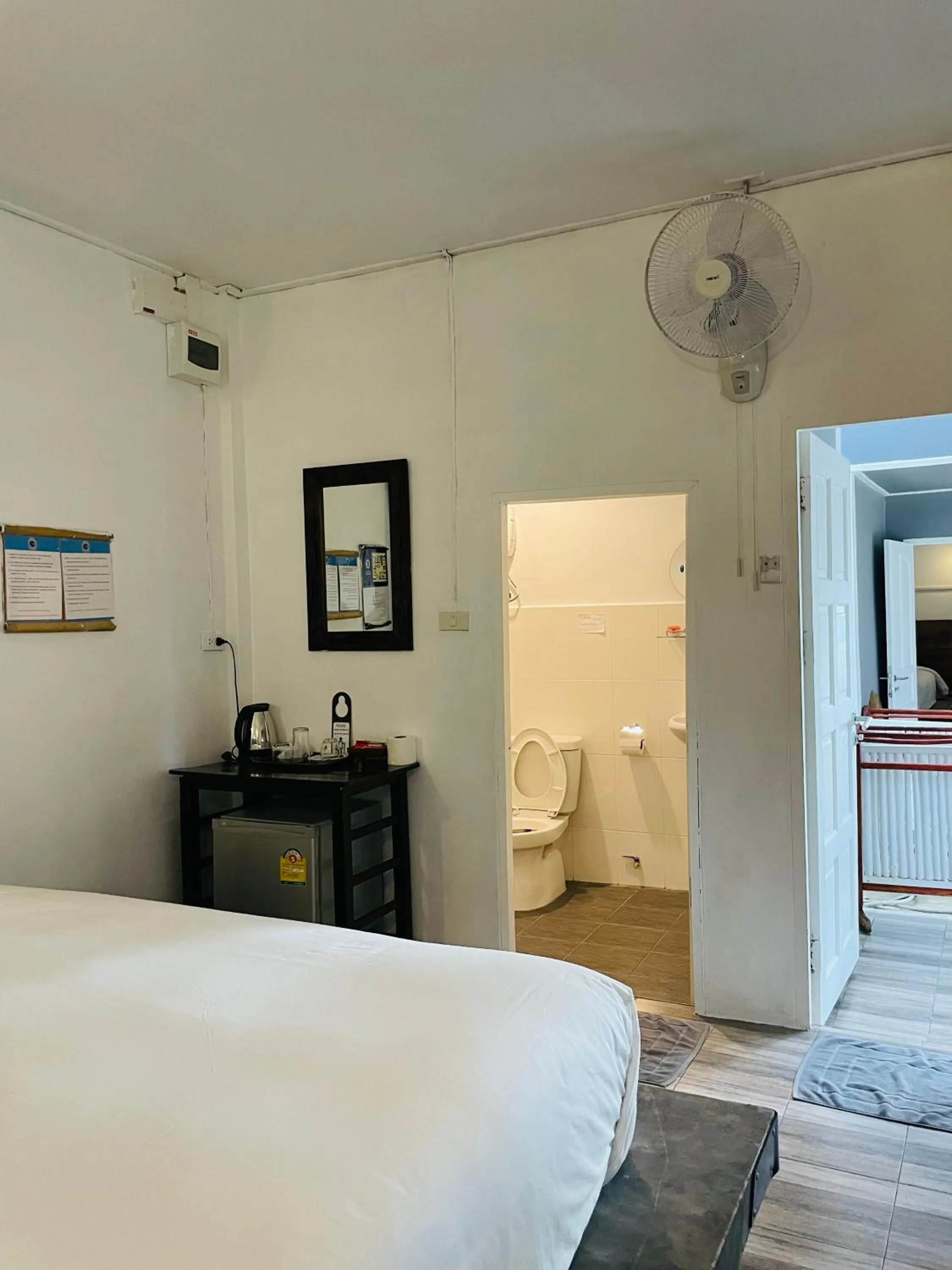 Bed in New Harrys Sunset Resort - Klong Nin Beach