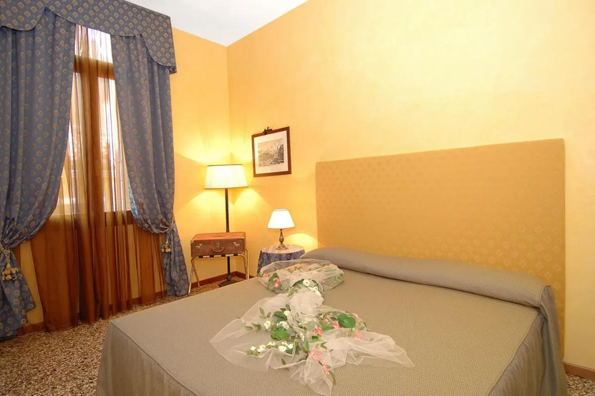 Day, Bed in Residence Odoni