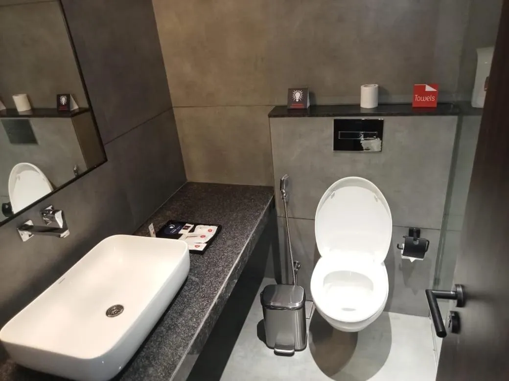 Toilet in Zip By Spree Hotels Chinchwad