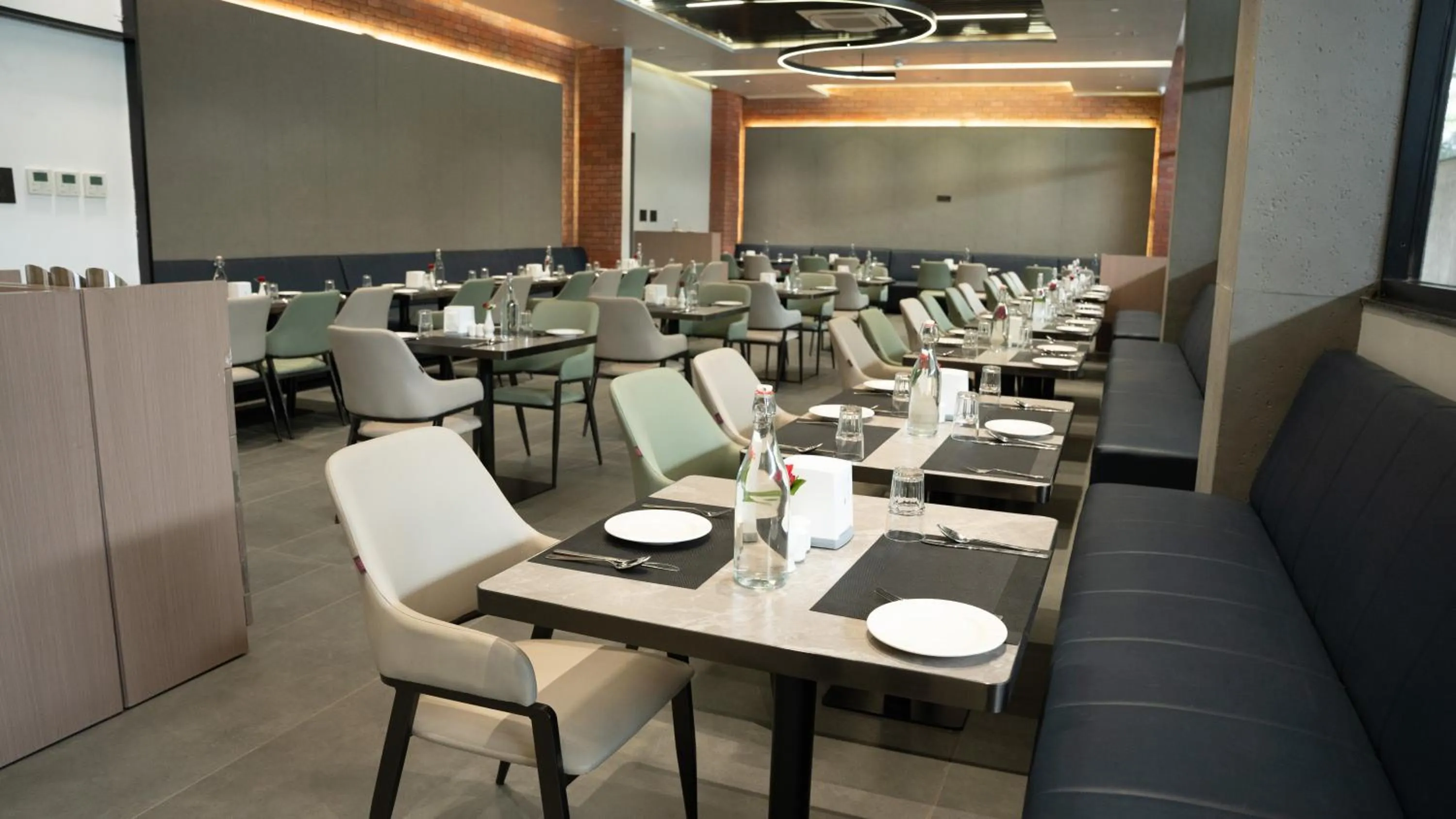 Restaurant/places to eat in Zip By Spree Hotels Chinchwad