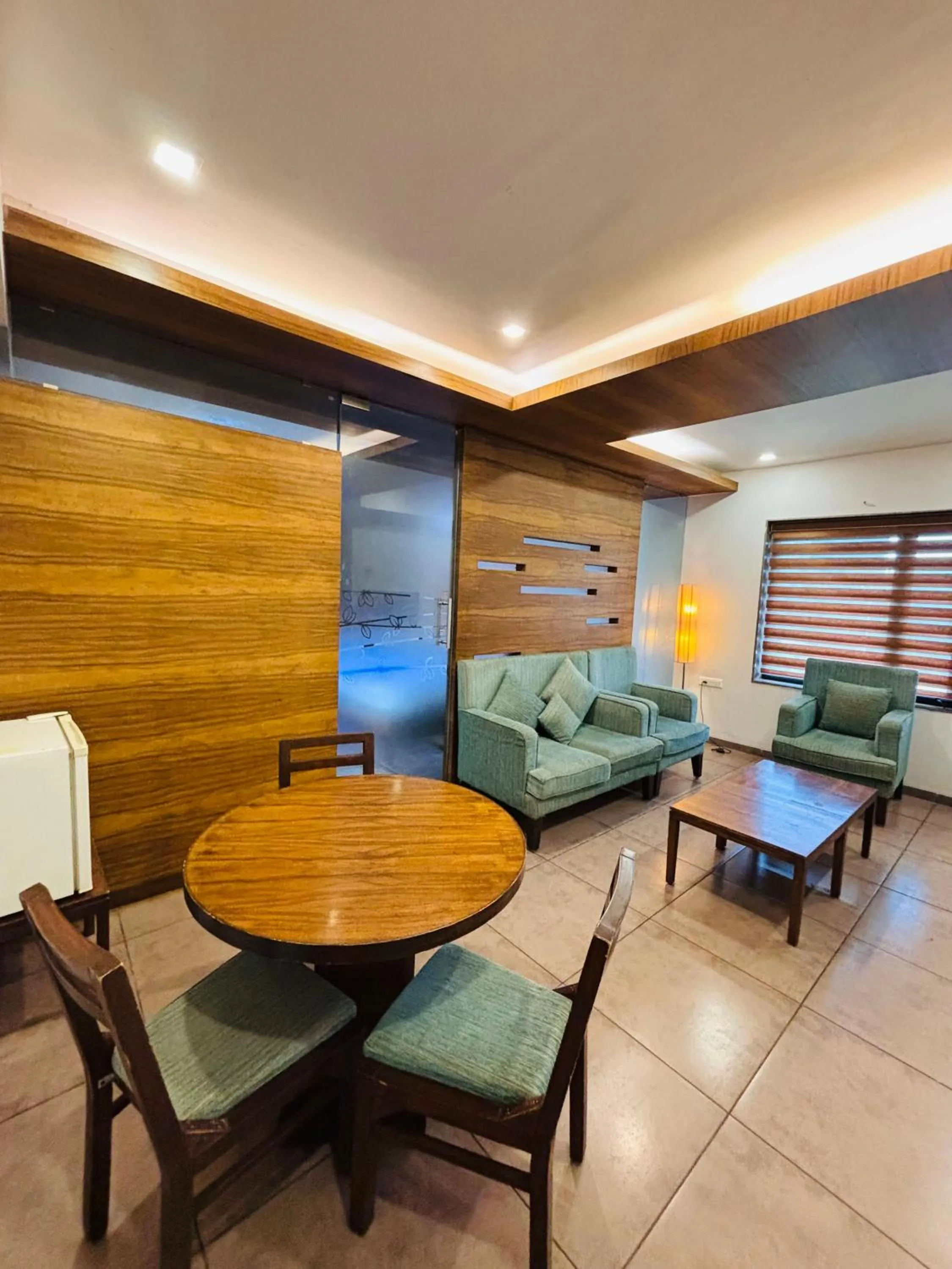 Communal lounge/ TV room in Hotel Kanan