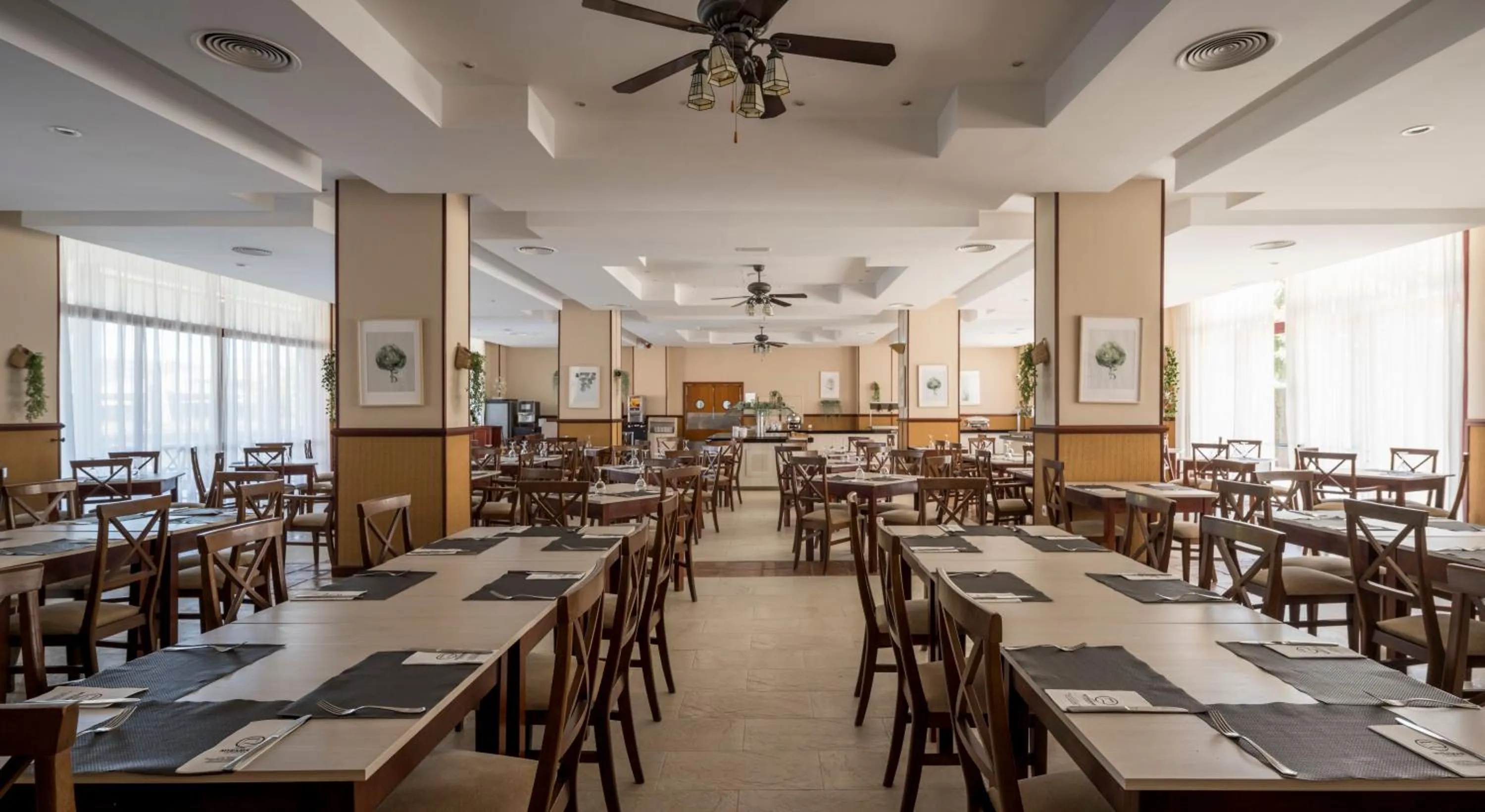 Restaurant/places to eat in ILUNION Miramar