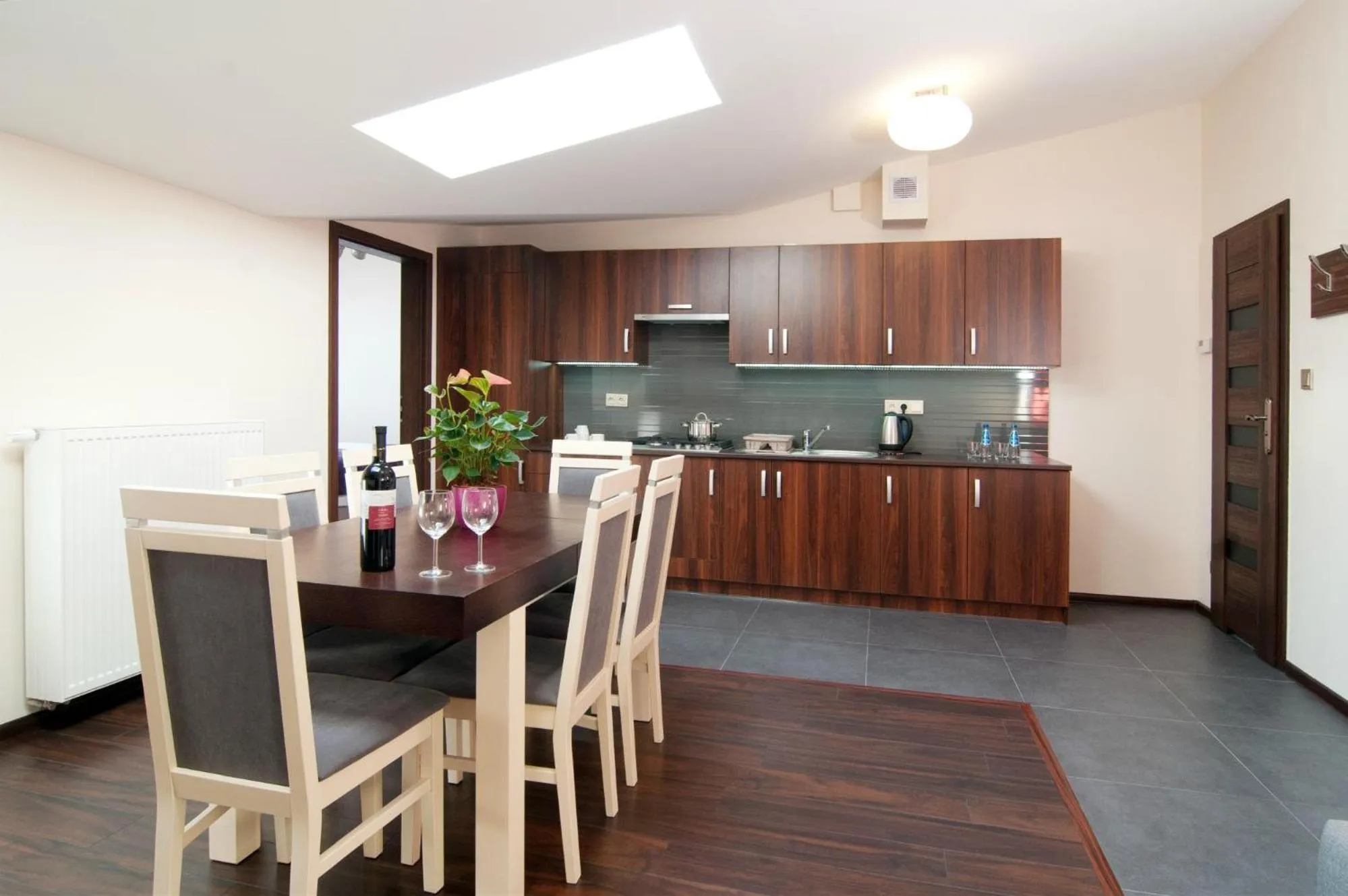 Kitchen or kitchenette in Apartamenty Bonerowska 5