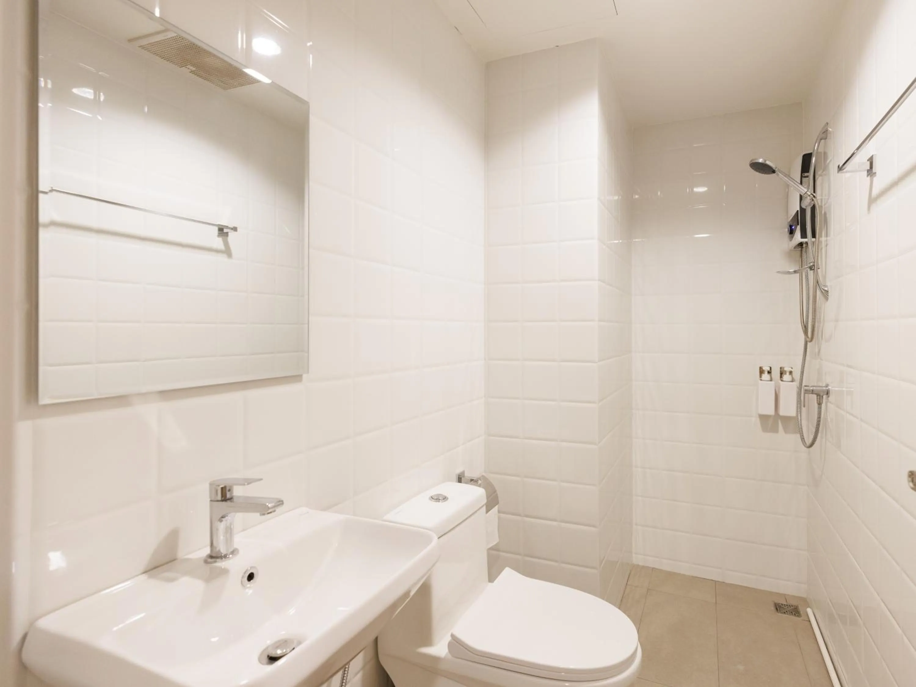 Shower in Takka Hotel - Bearing