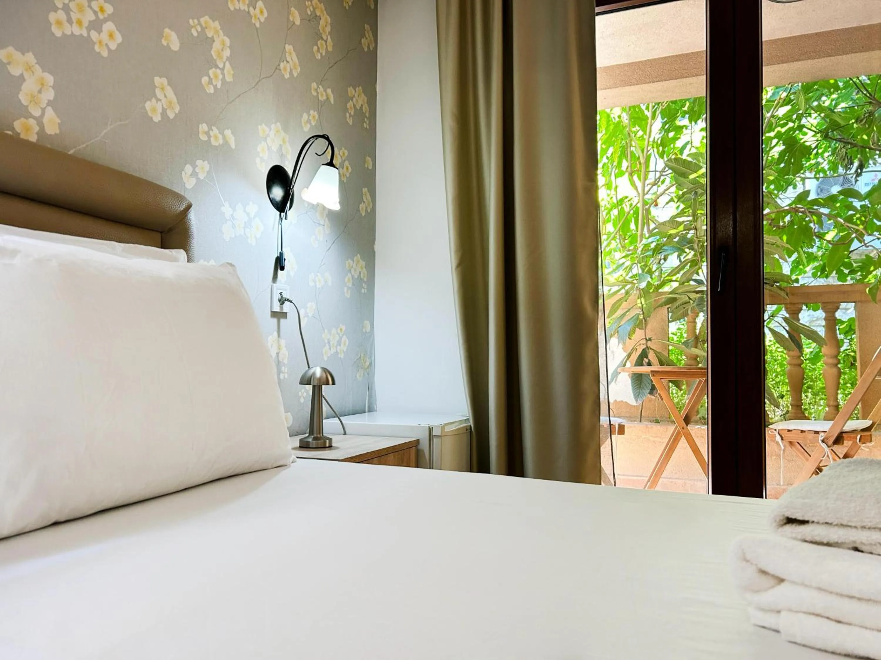 Balcony/Terrace, Bed in Central Hotel & Restaurant