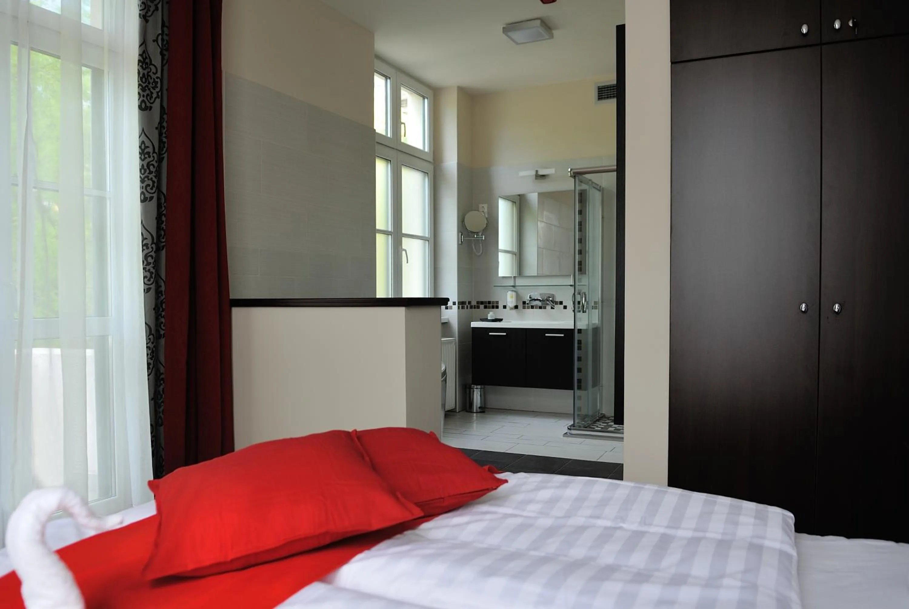 Bed in Corner Hotel & Kávéház