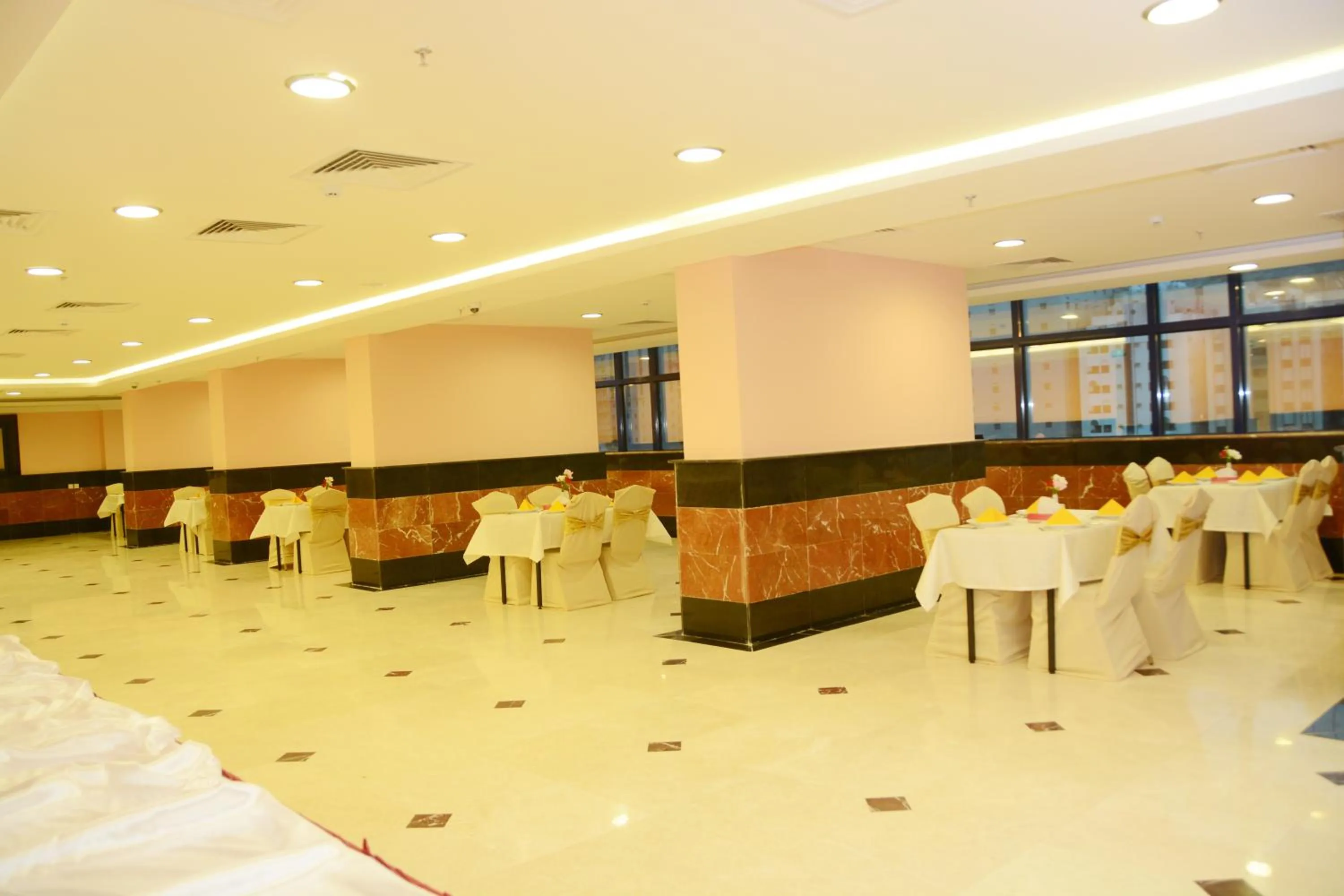 Restaurant/places to eat in Sama Al Deafah Hotel