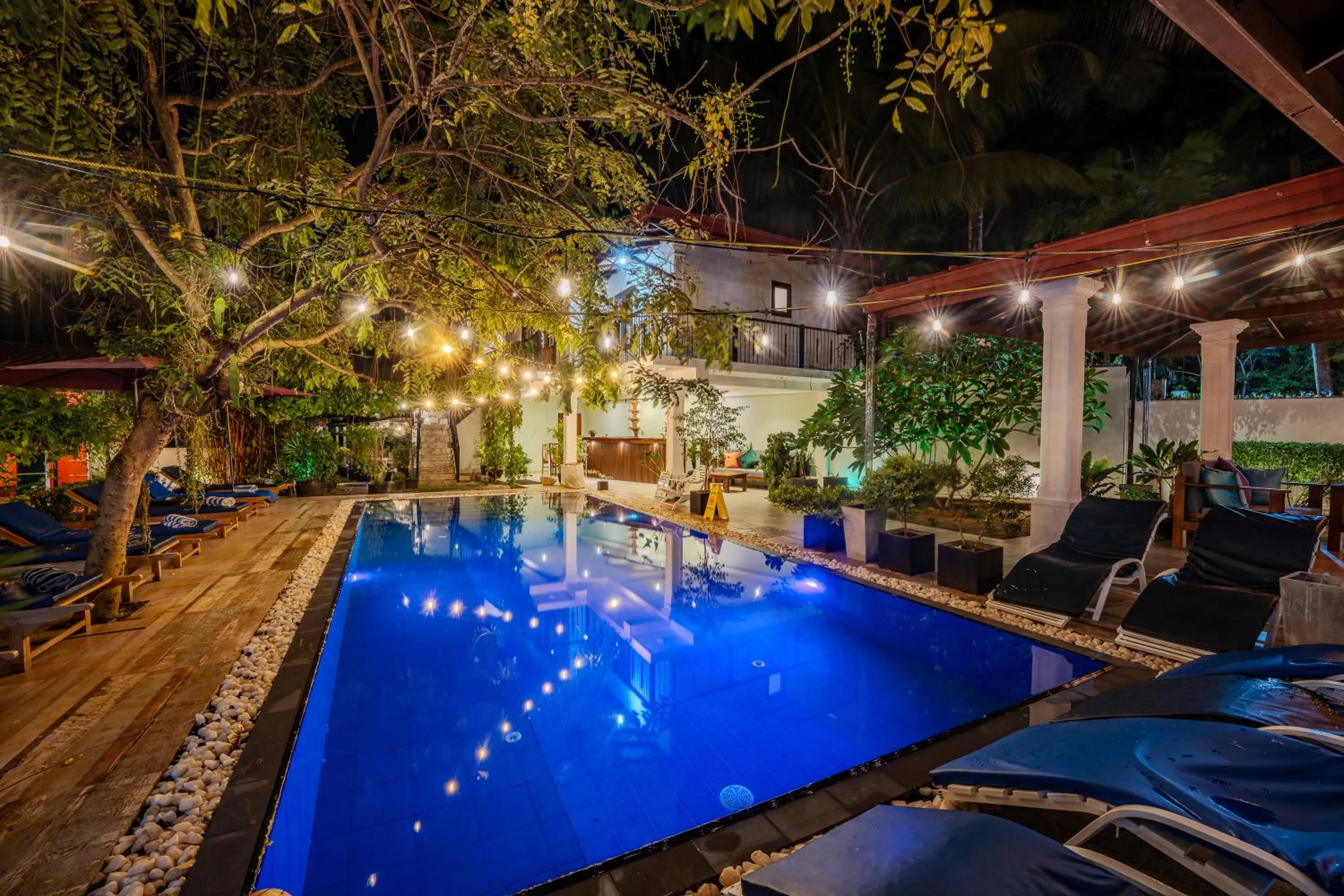 Night in Villa Red Lobster