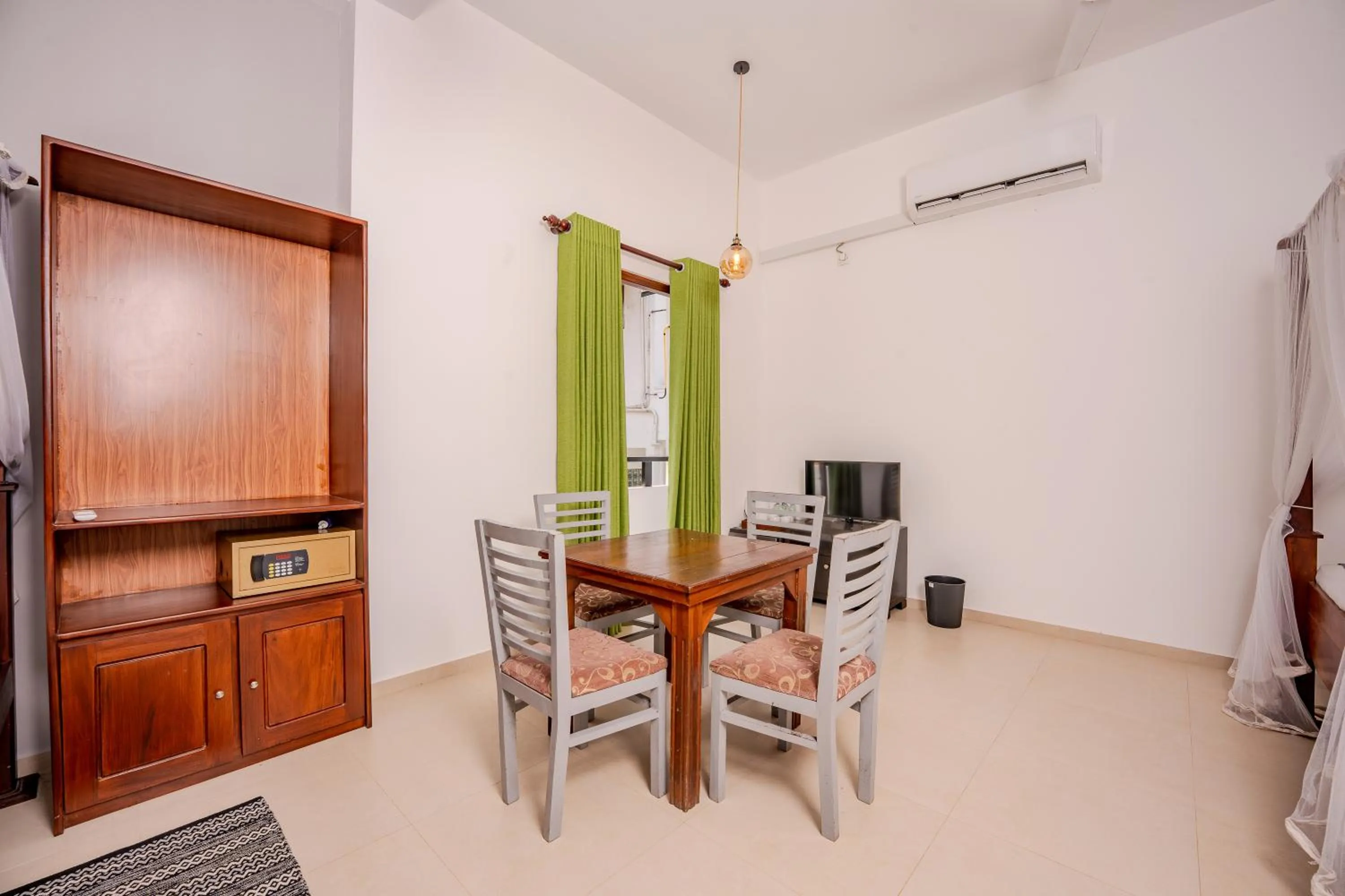 TV and multimedia in Villa Red Lobster