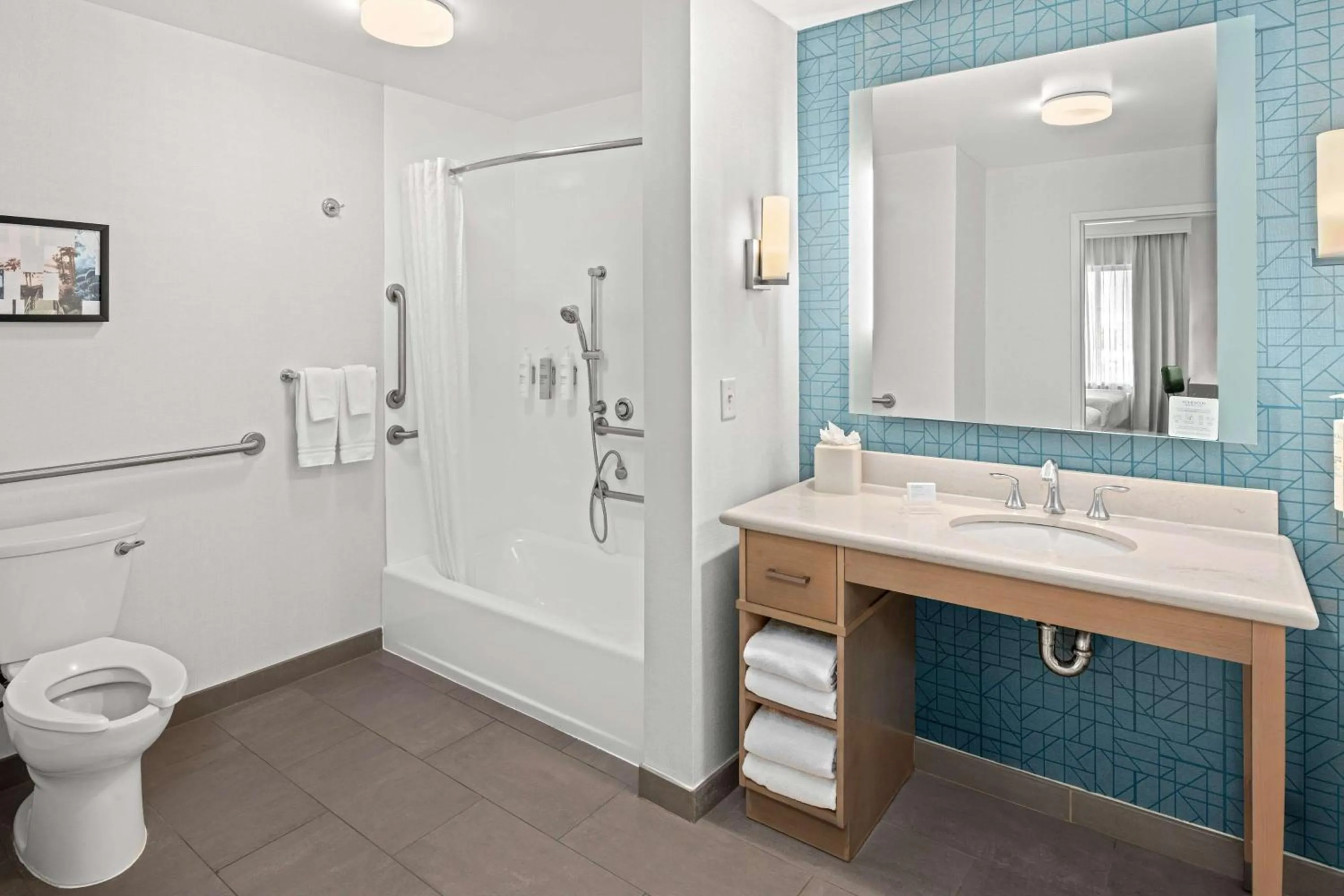 Bathroom in Homewood Suites by Hilton Anaheim Conv Ctr/Disneyland Main