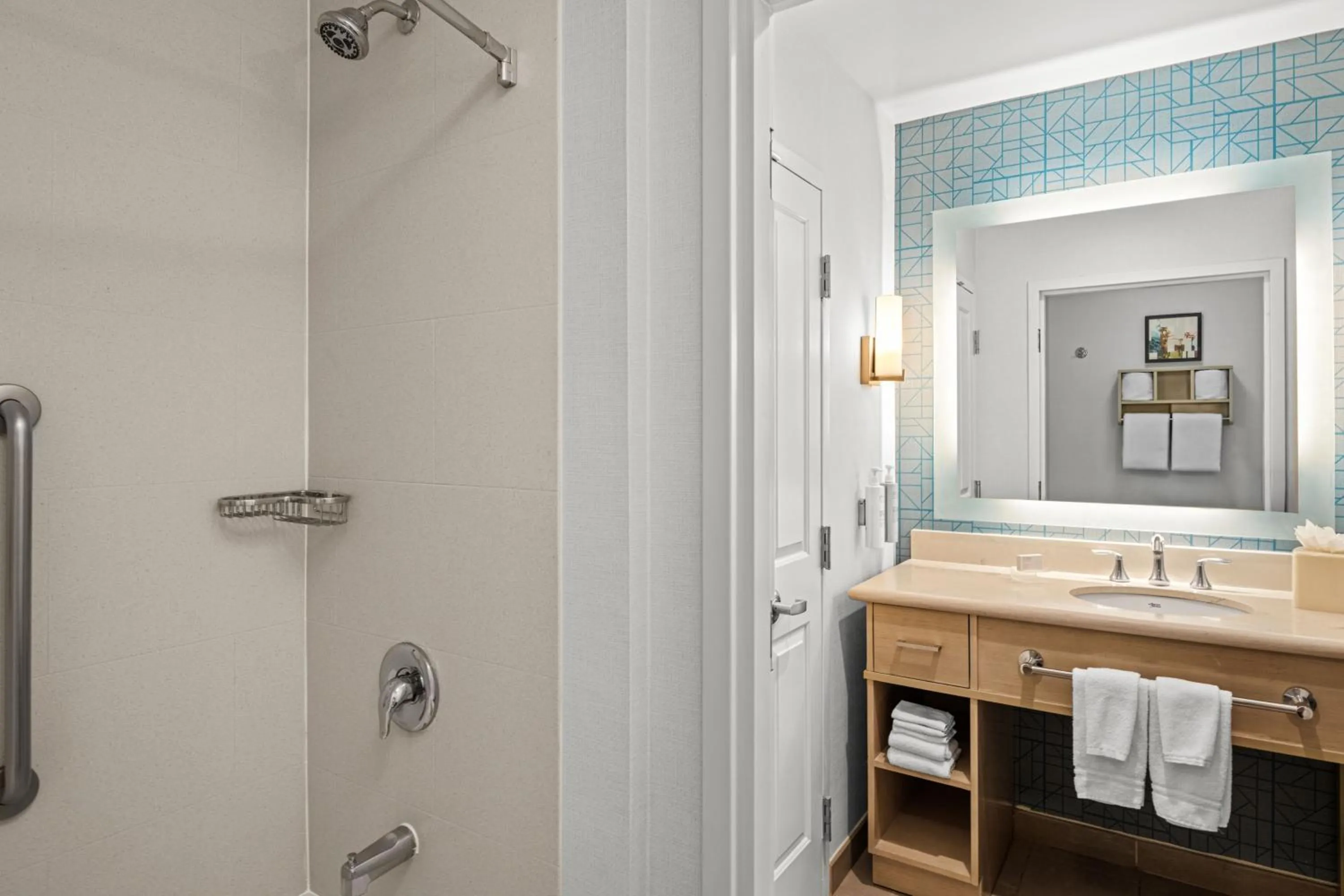 Bathroom in Homewood Suites by Hilton Anaheim Conv Ctr/Disneyland Main