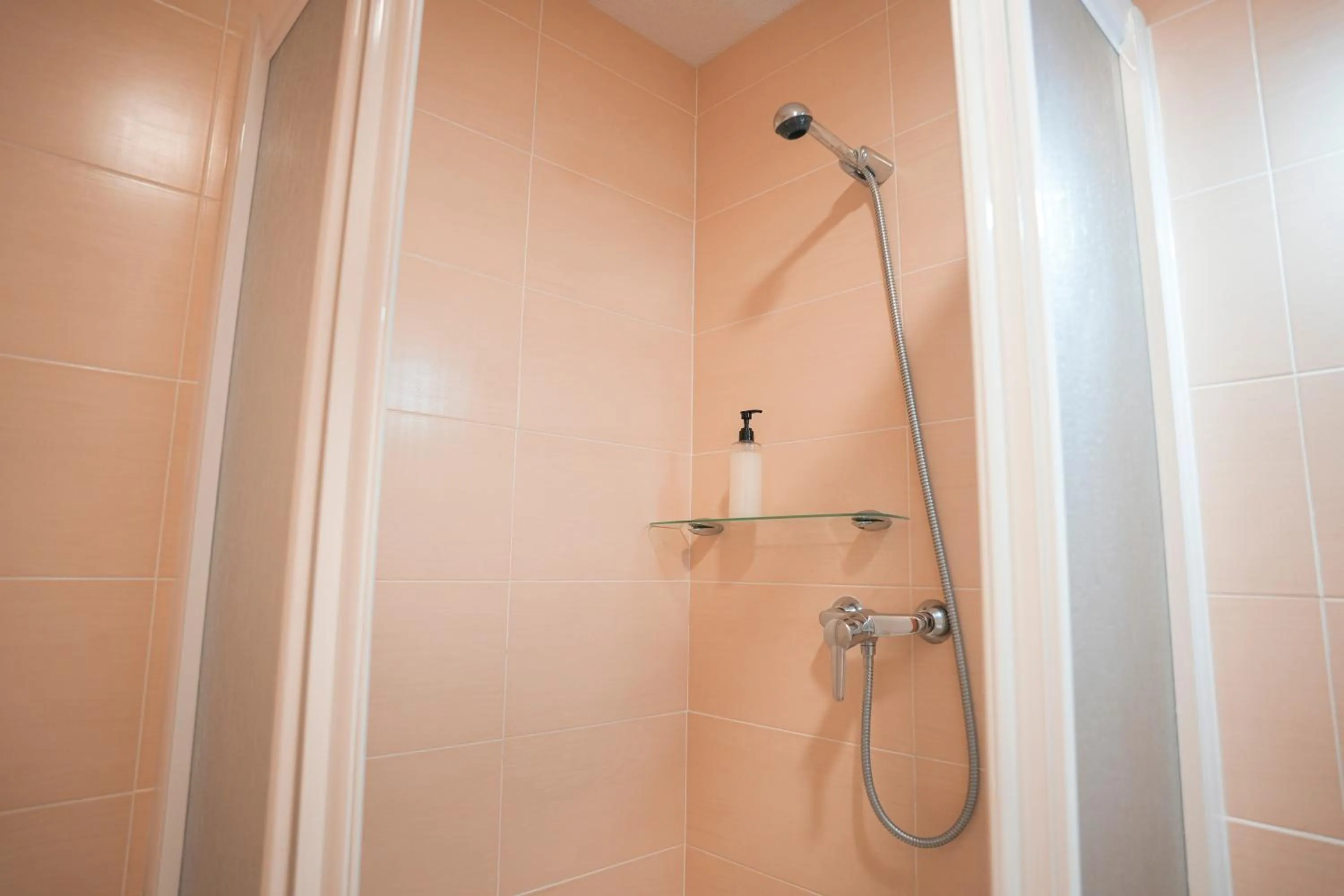 Shower in Hotel Caravaca Resort