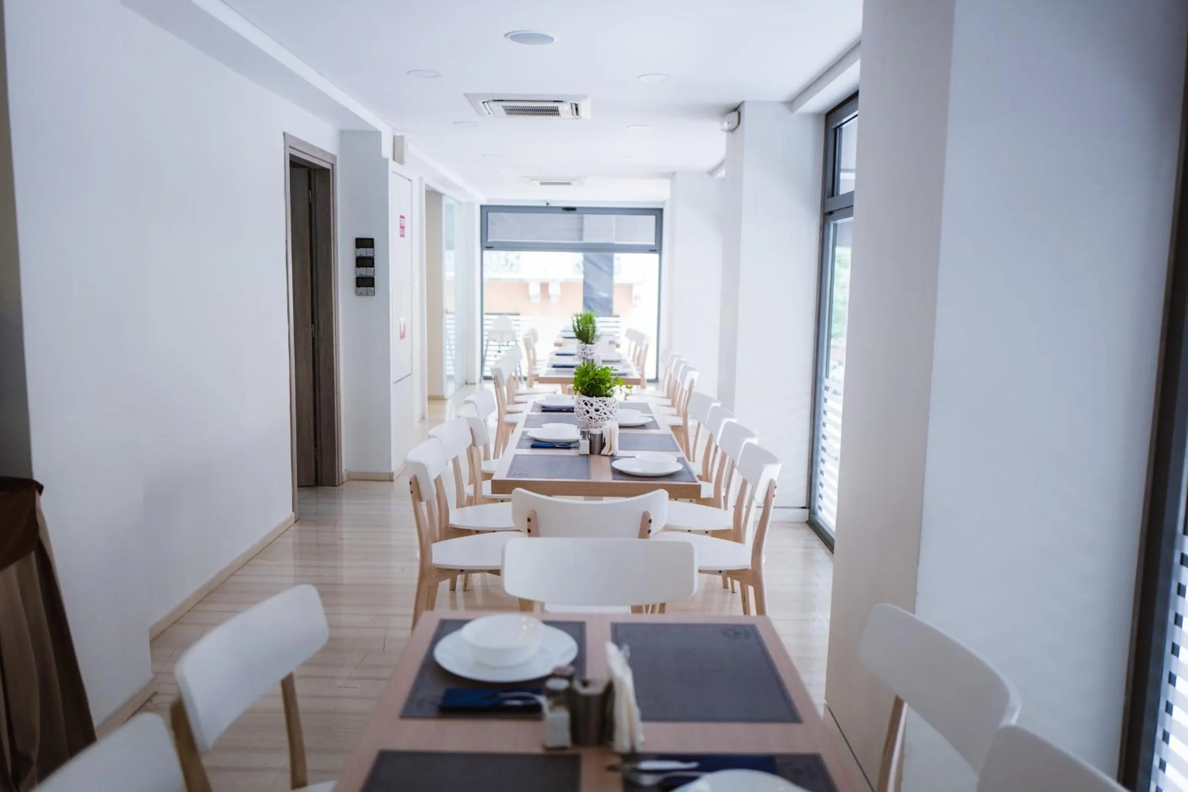 Restaurant/places to eat in Piraeus Port Hotel