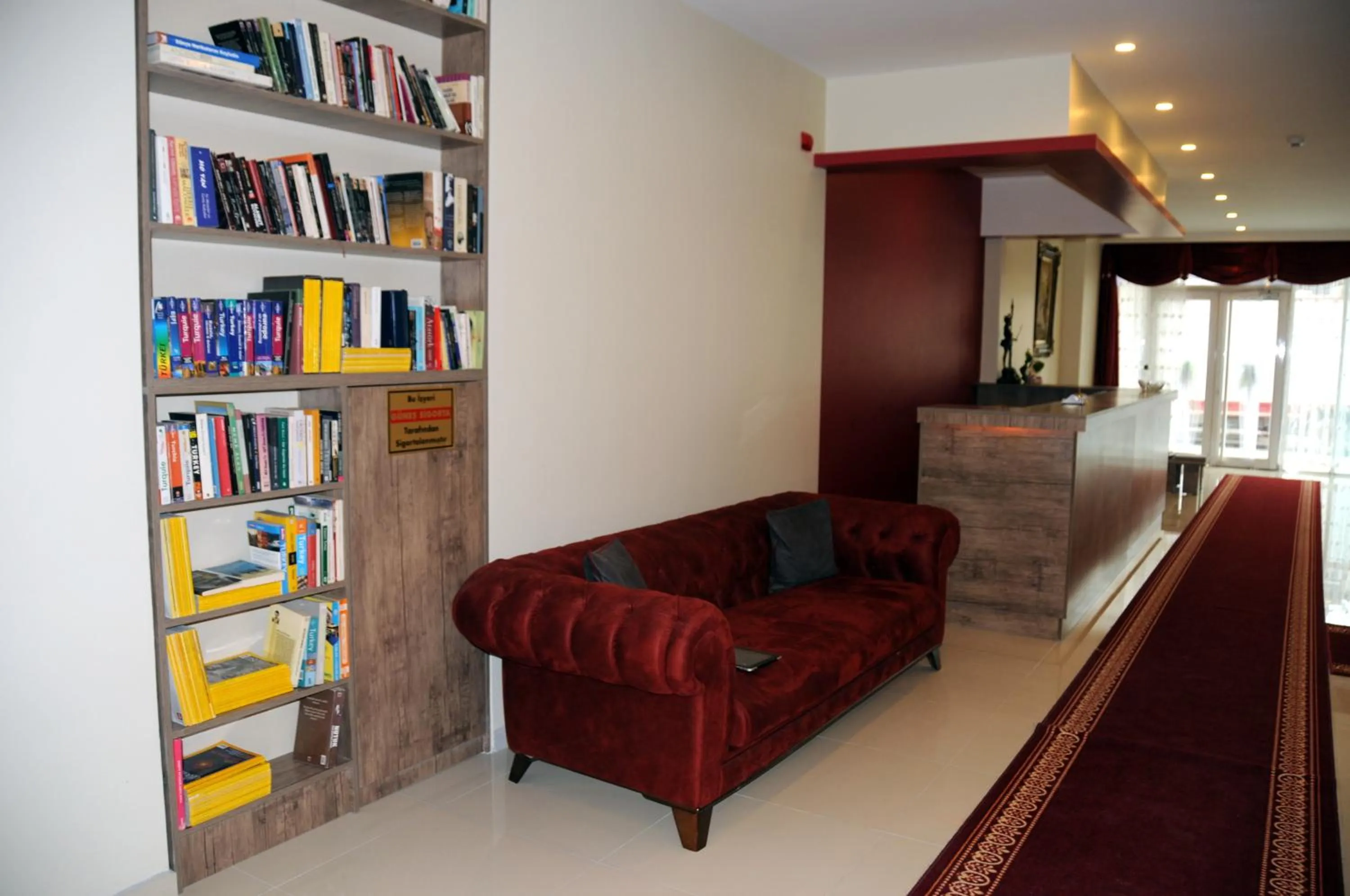 Communal lounge/ TV room in Tehran Boutique Hotel