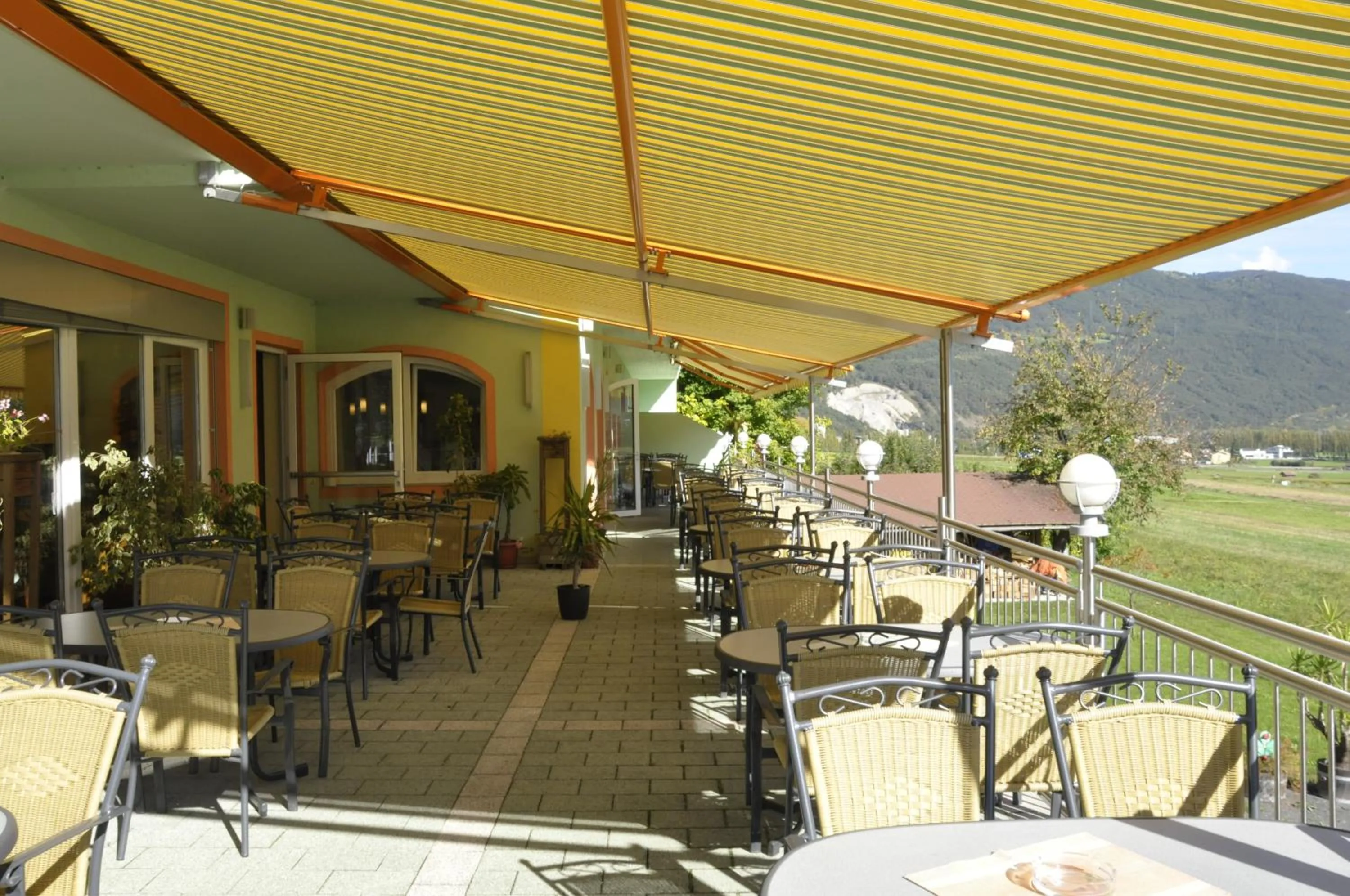 Restaurant/places to eat in Hotel Martina