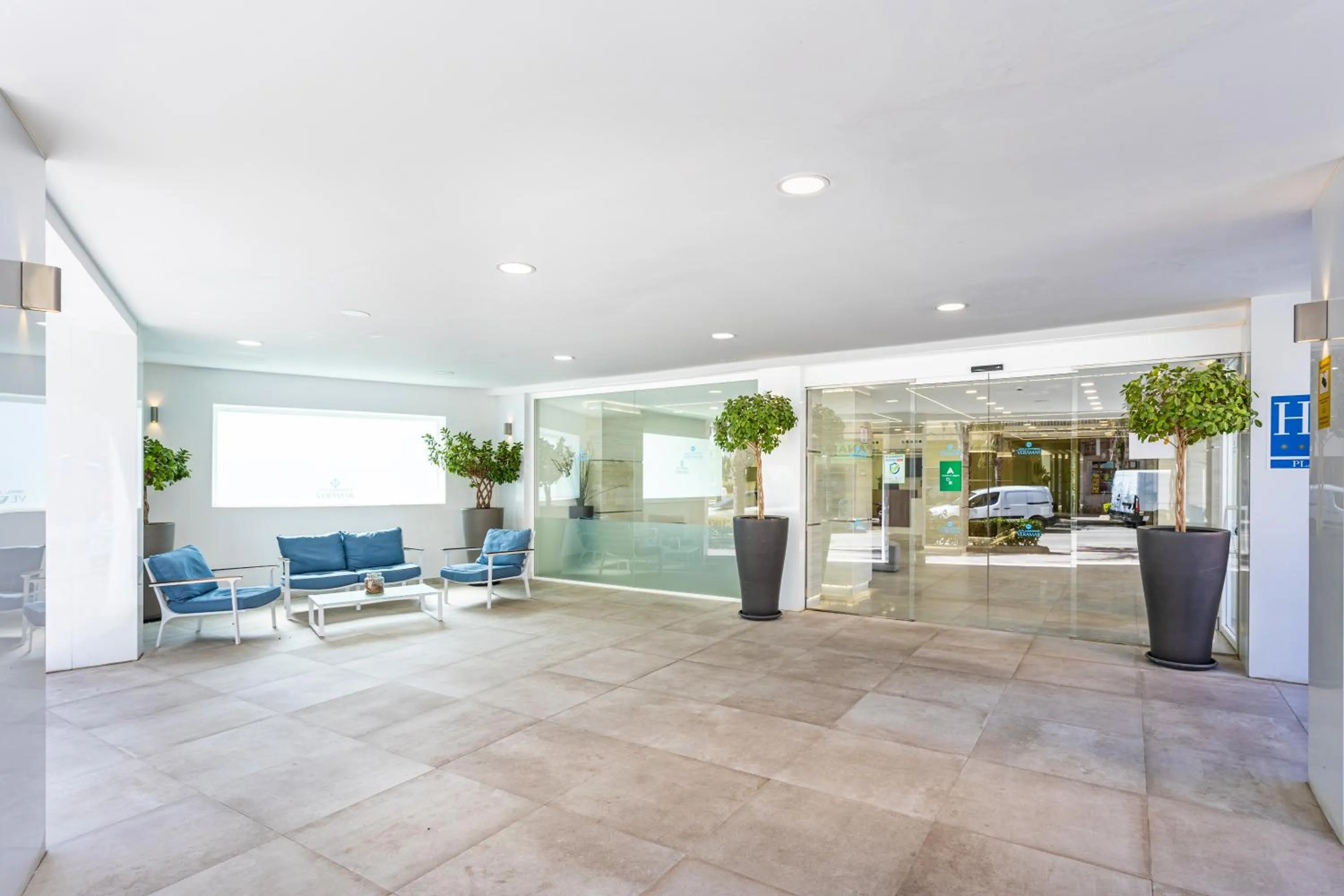 Facade/entrance in Veramar Aparthotel