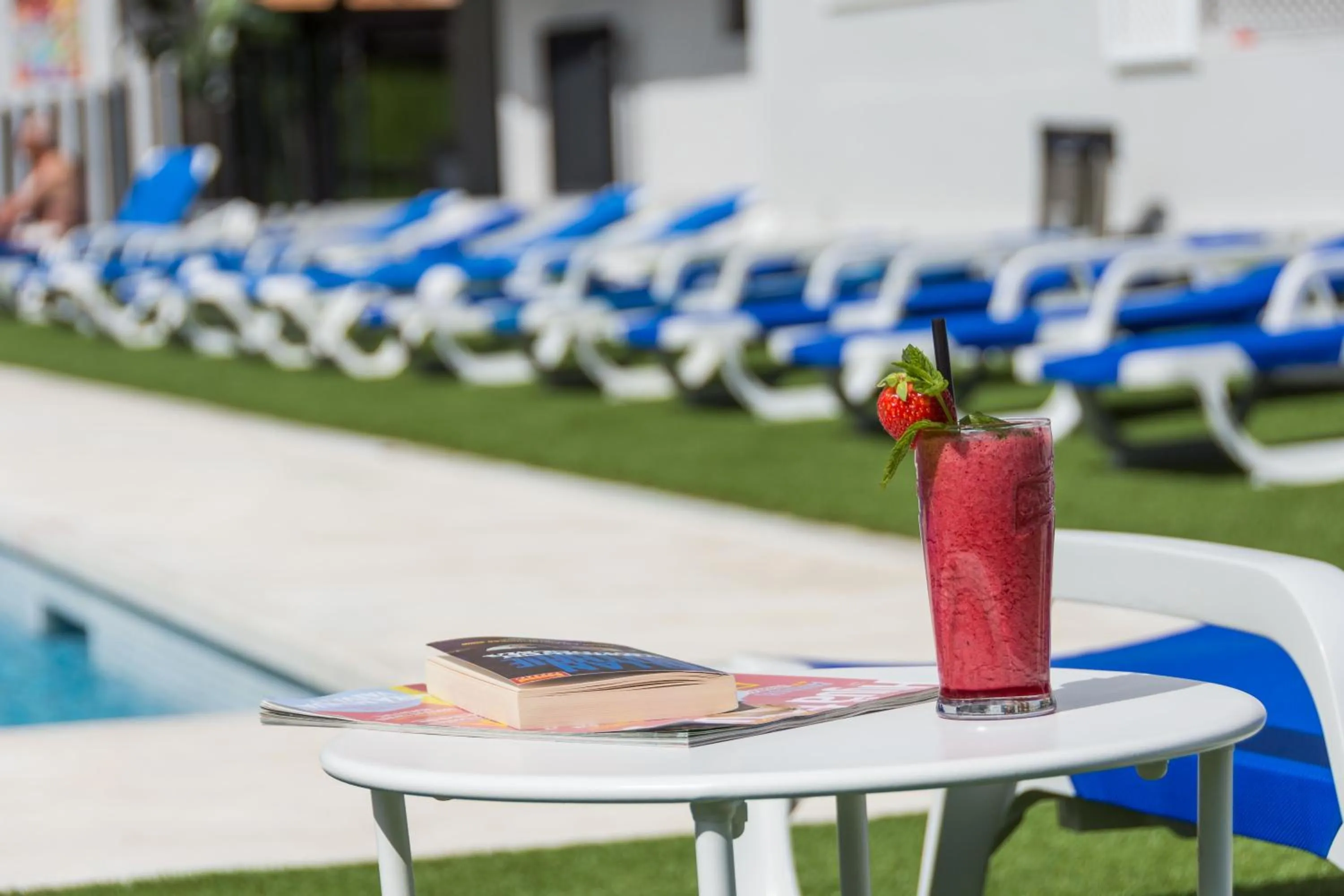 Swimming pool in Veramar Aparthotel