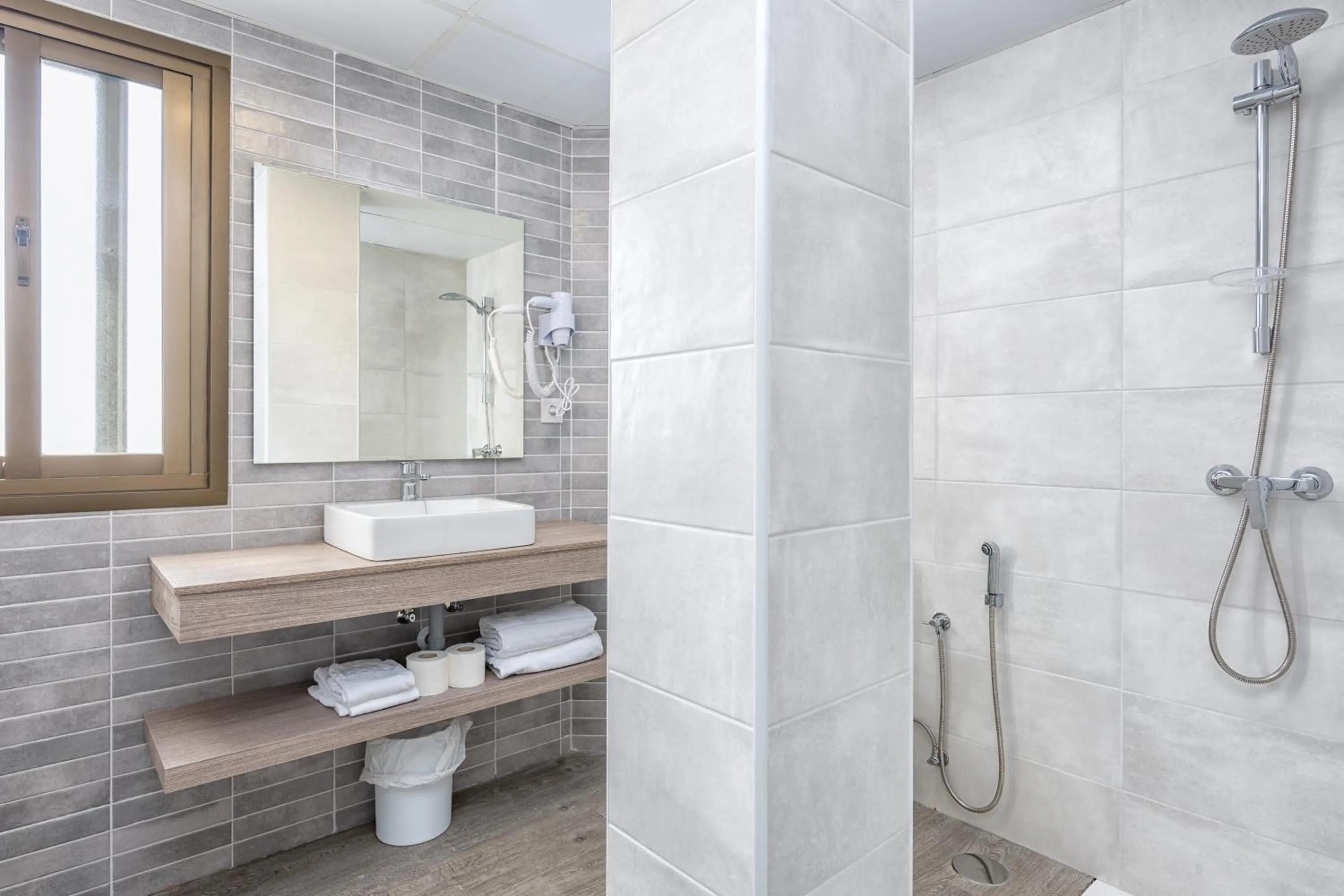 Shower, Bathroom in Veramar Aparthotel