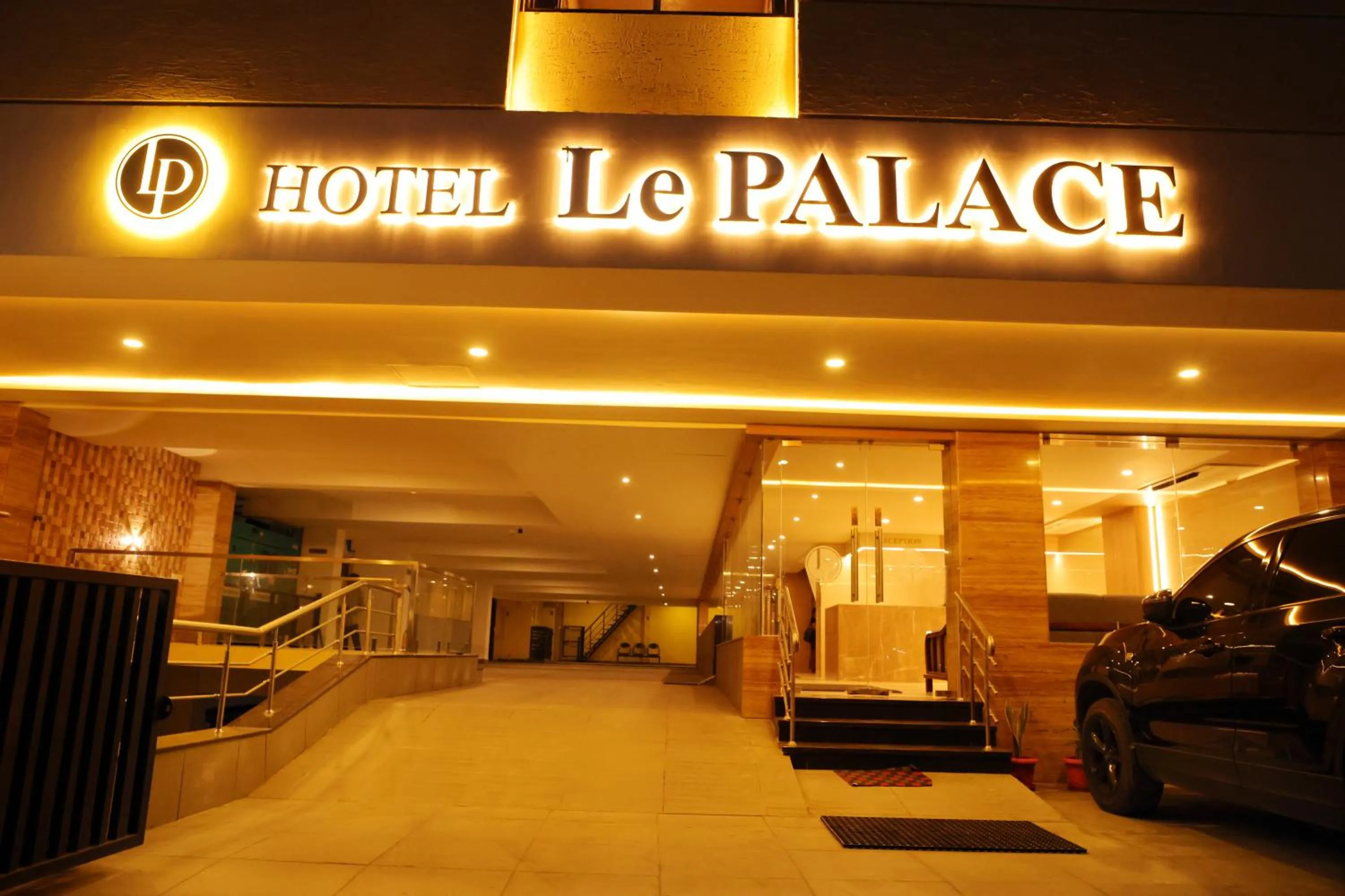 Parking in Hotel Le Palace