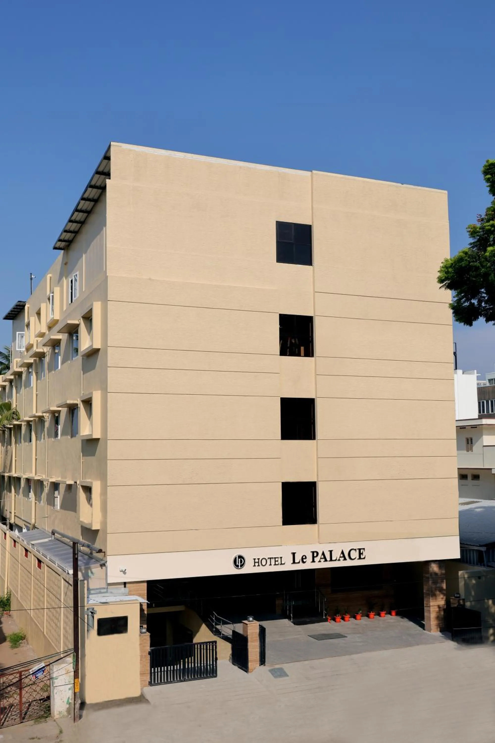 Property building in Hotel Le Palace