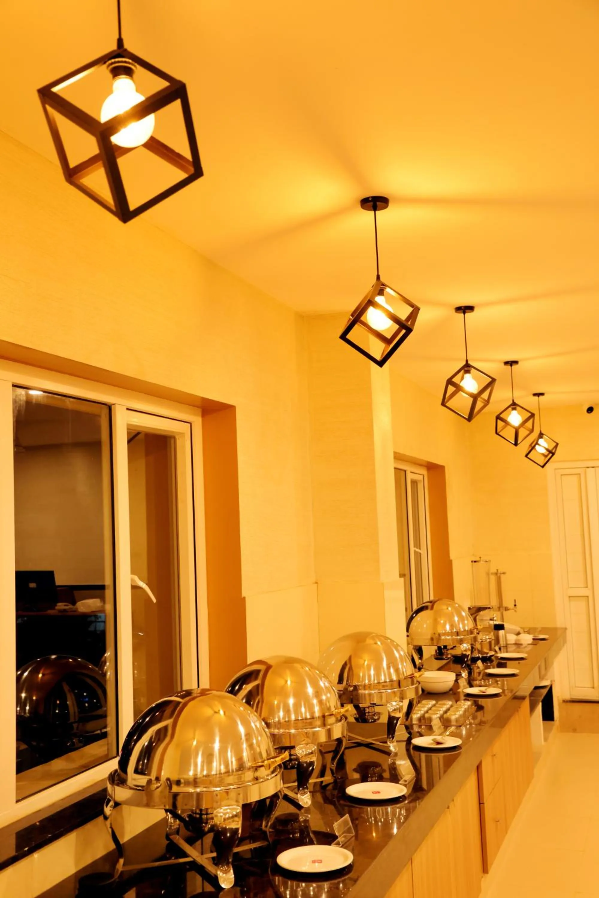 Restaurant/places to eat in Hotel Le Palace