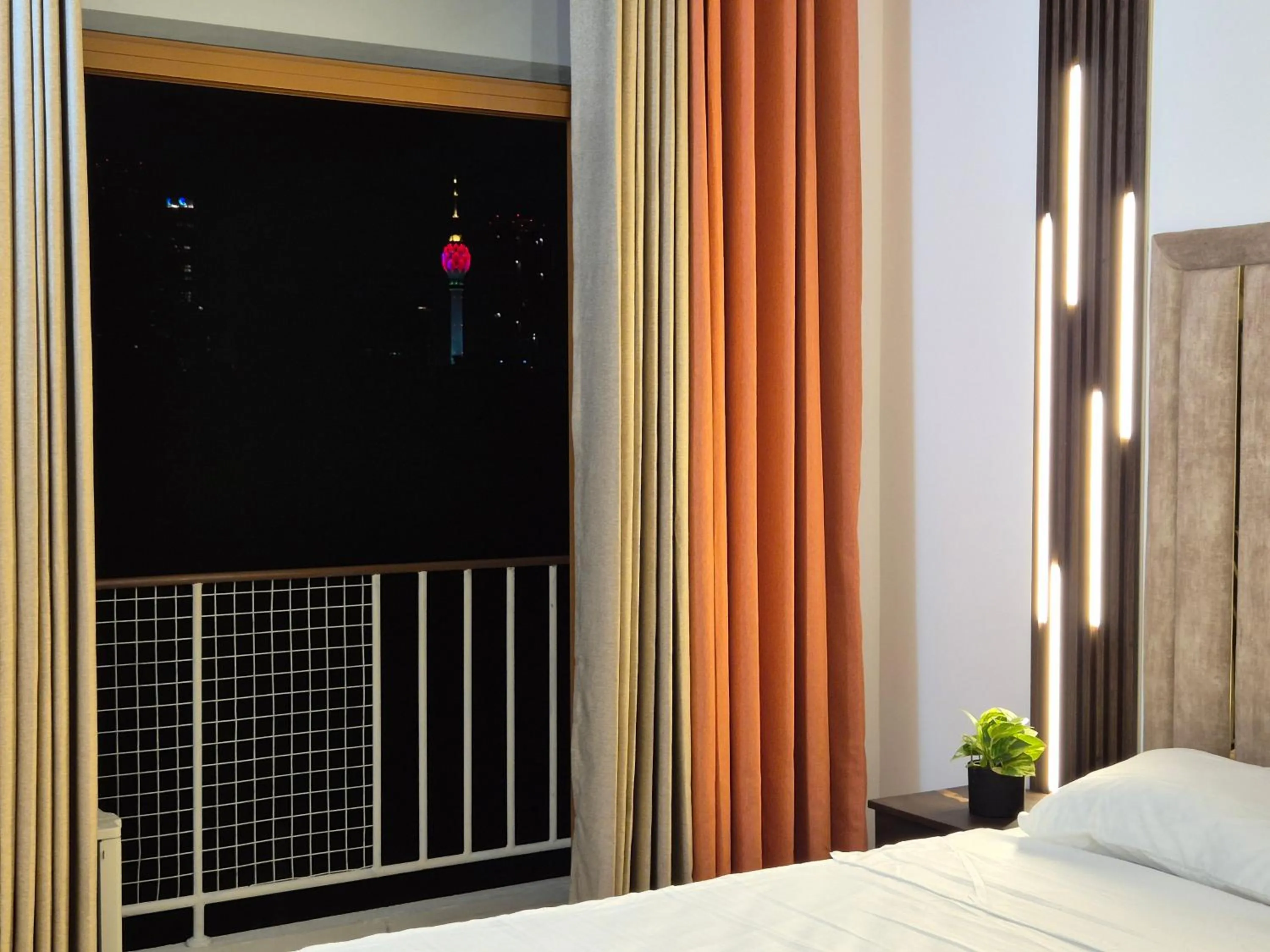 Bedroom, Bed in Shiloh Apartments