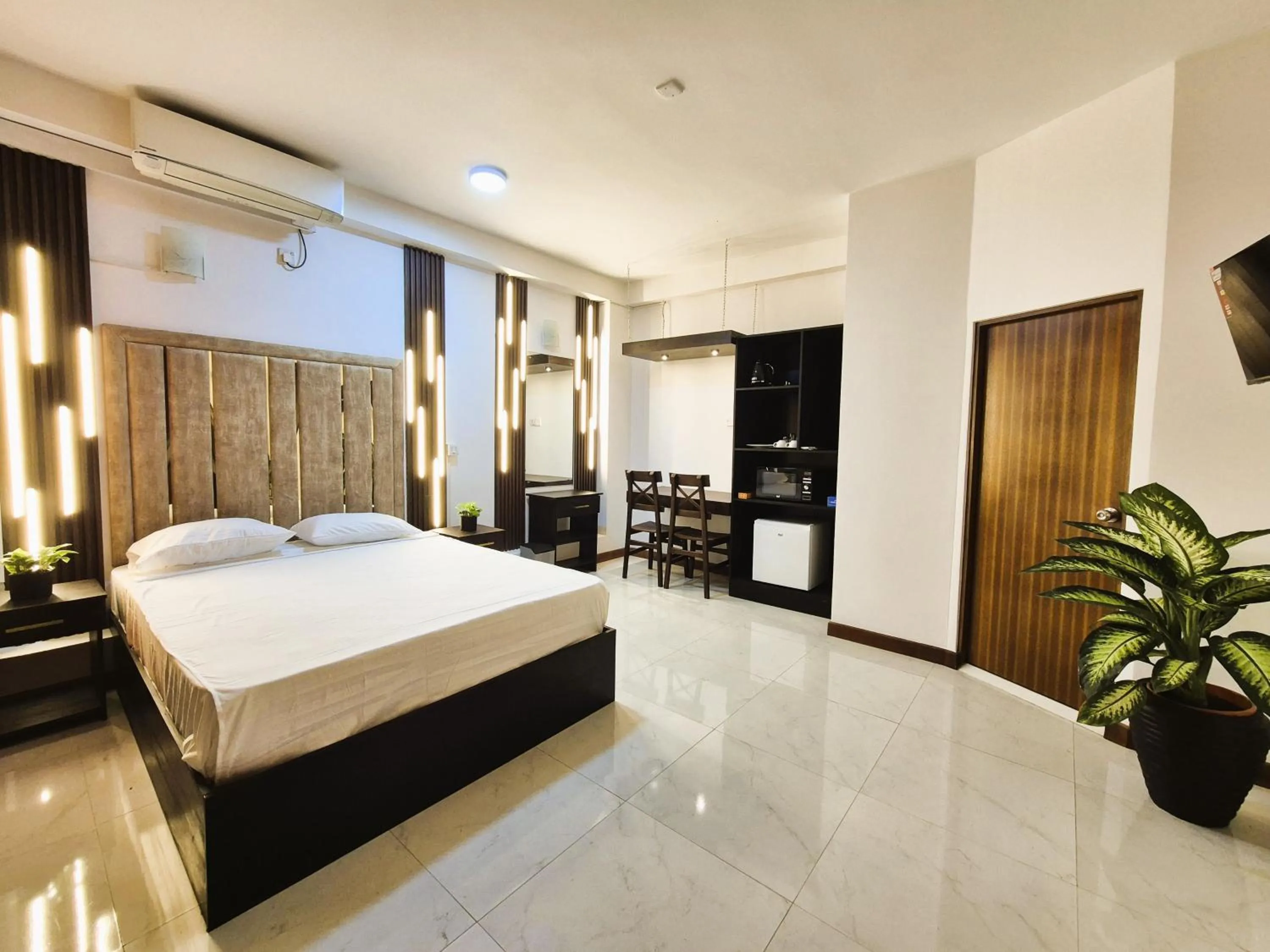 Bedroom, Bed in Shiloh Apartments