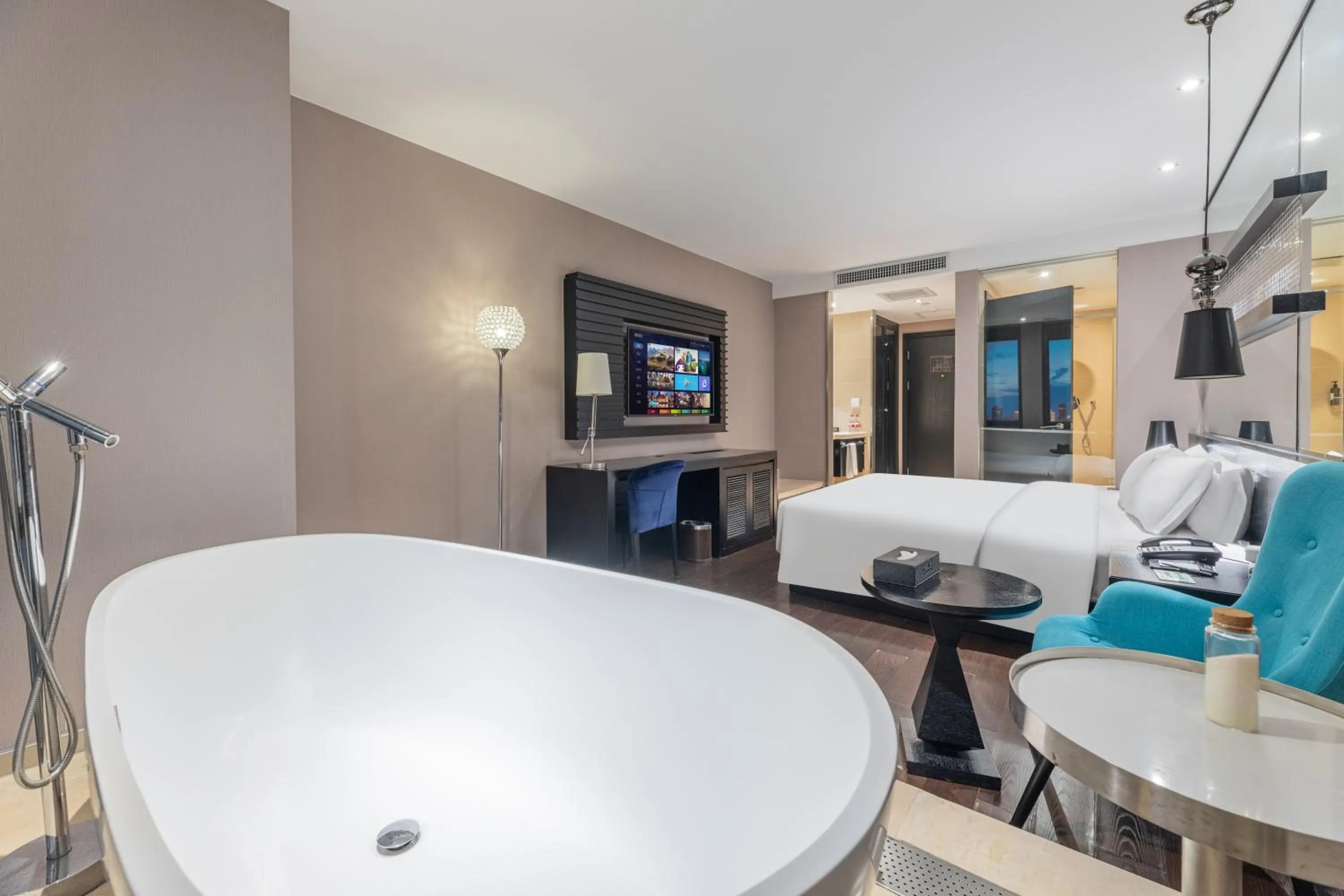 Bedroom, Bed in Guangzhou Baiyun Airport Orange Crystal Hotel