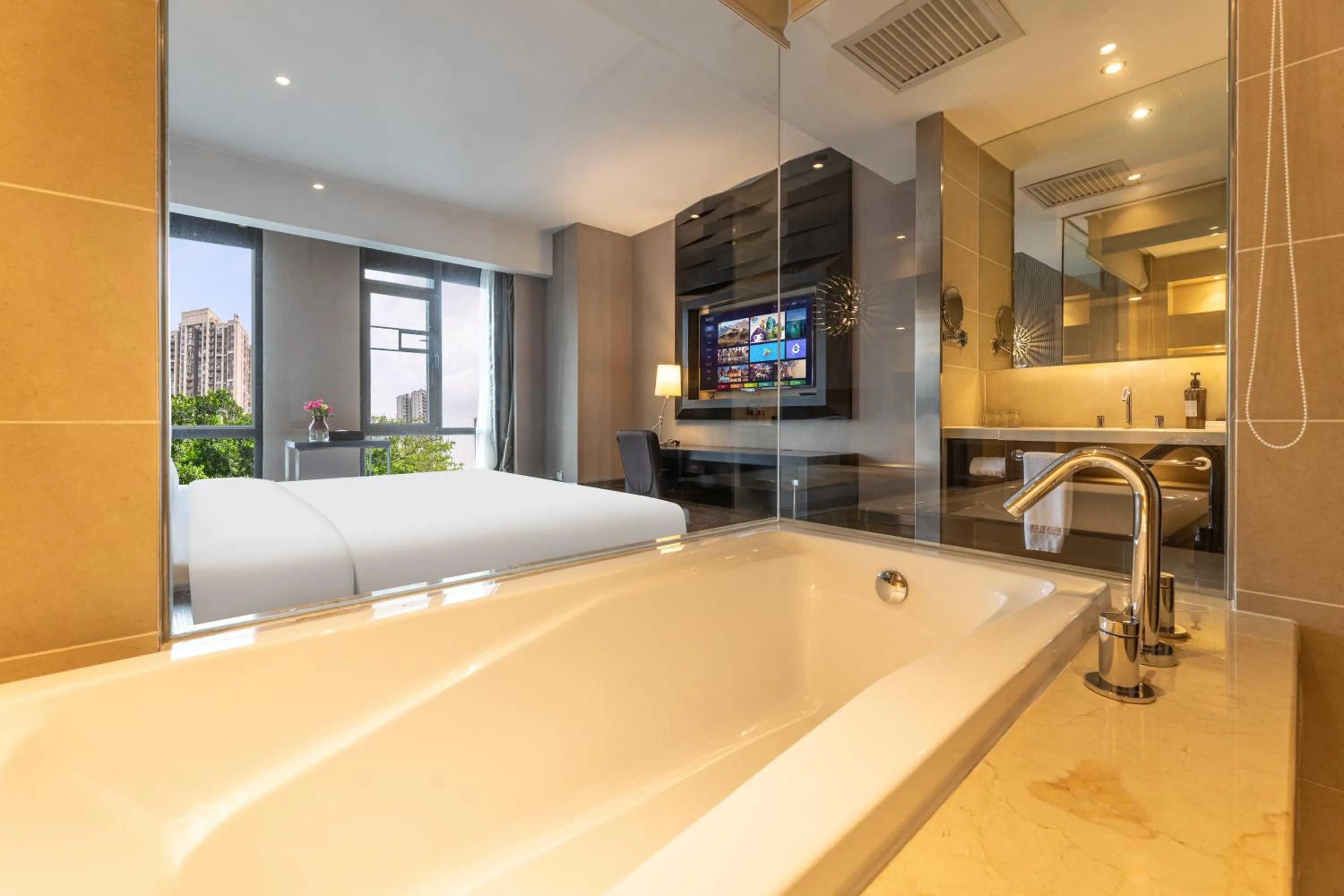 Bath in Guangzhou Baiyun Airport Orange Crystal Hotel