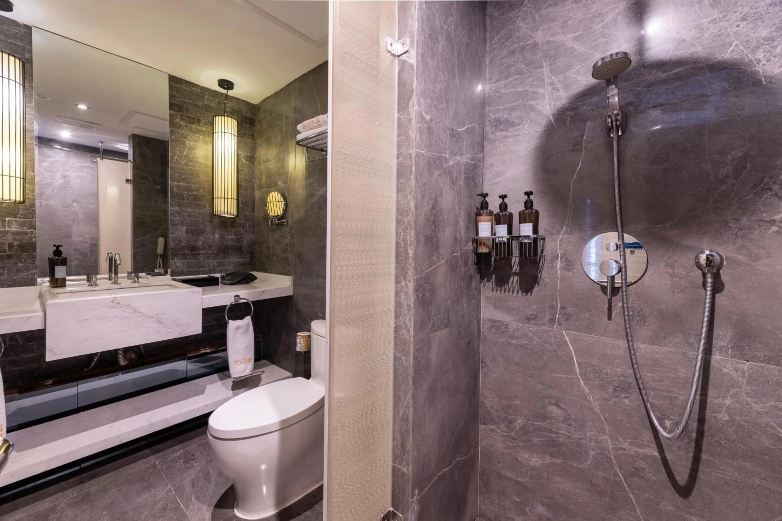 Shower in Guangzhou Baiyun Airport Orange Crystal Hotel