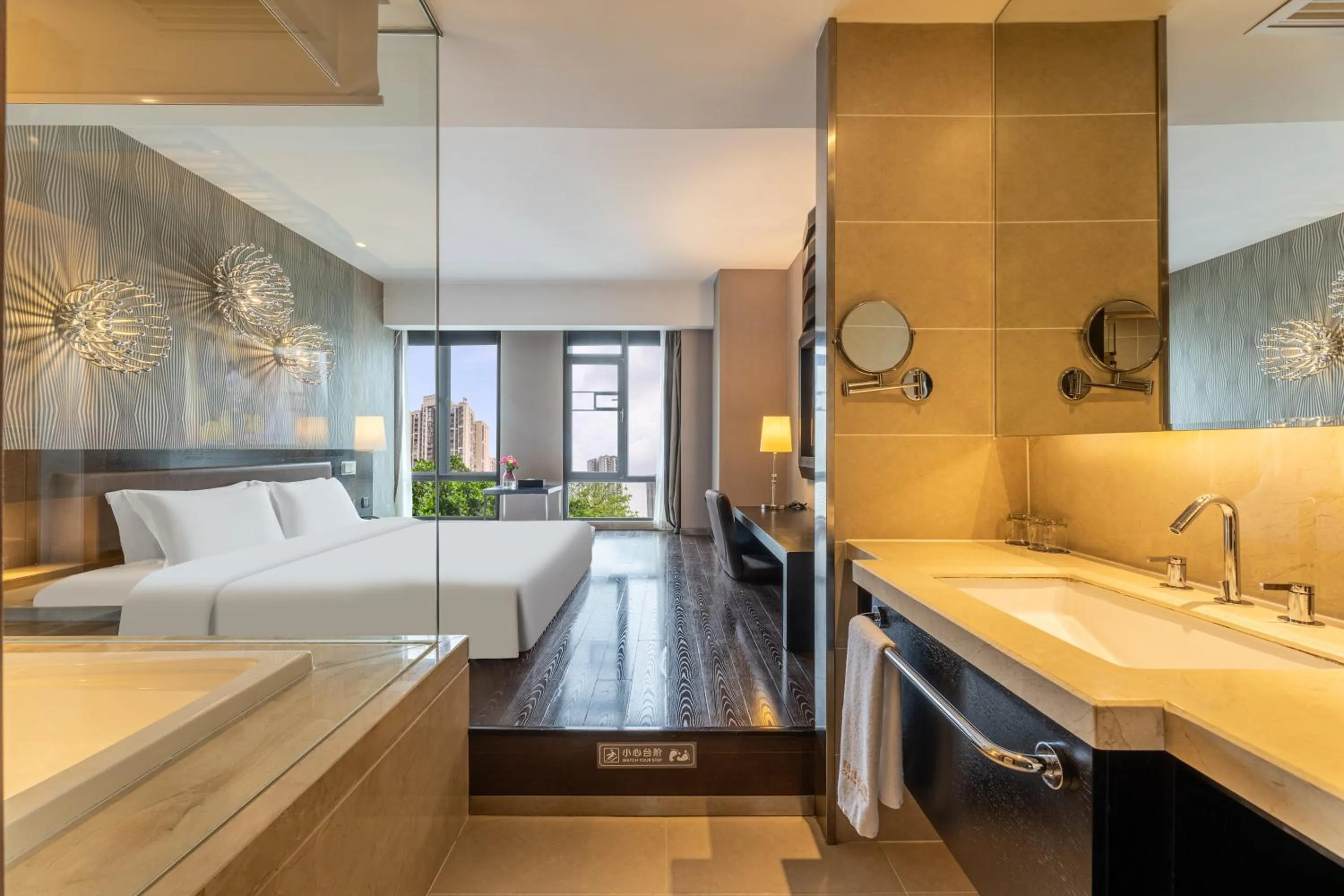 Bathroom, Bed in Guangzhou Baiyun Airport Orange Crystal Hotel