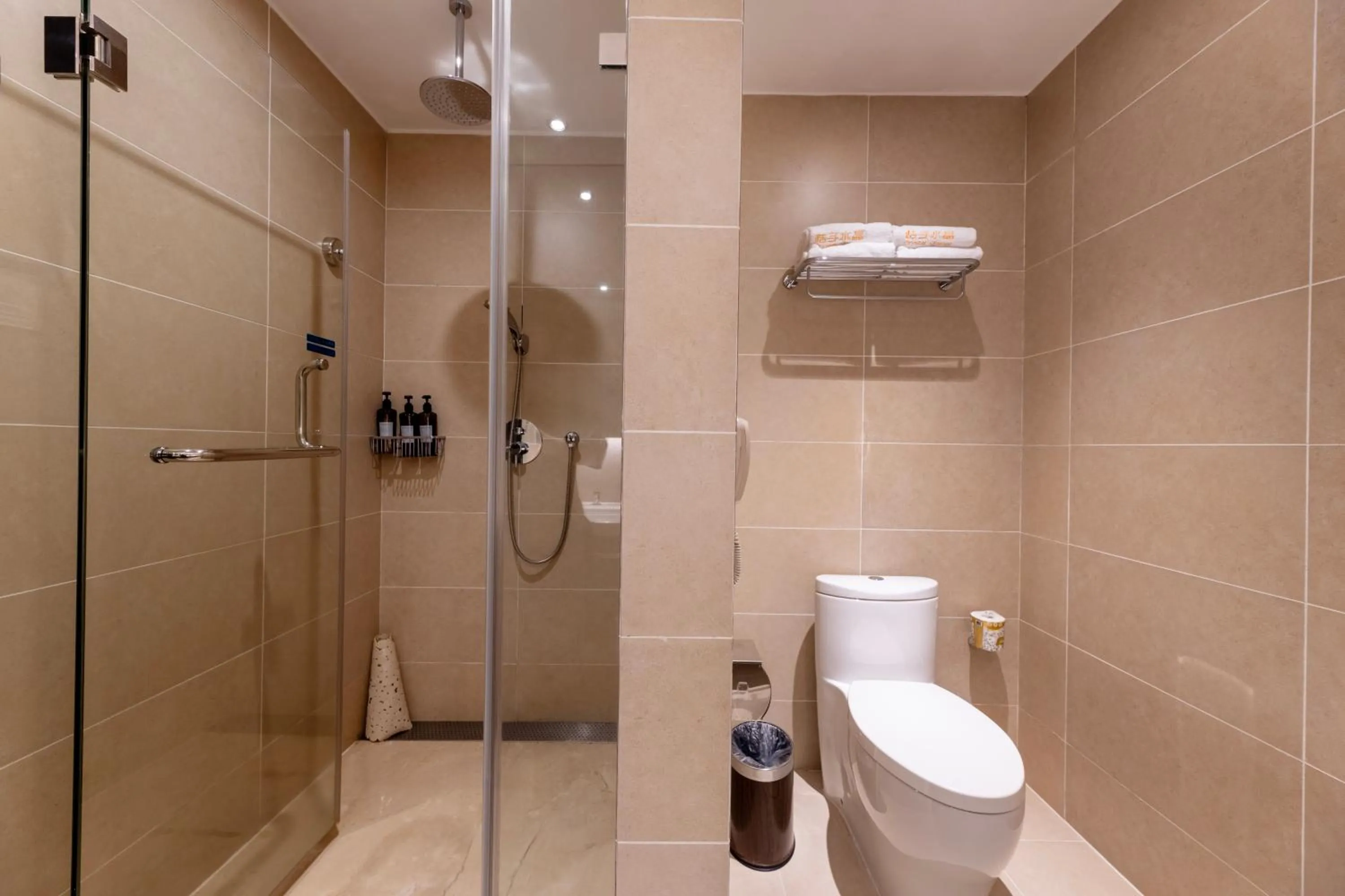 Bathroom in Guangzhou Baiyun Airport Orange Crystal Hotel