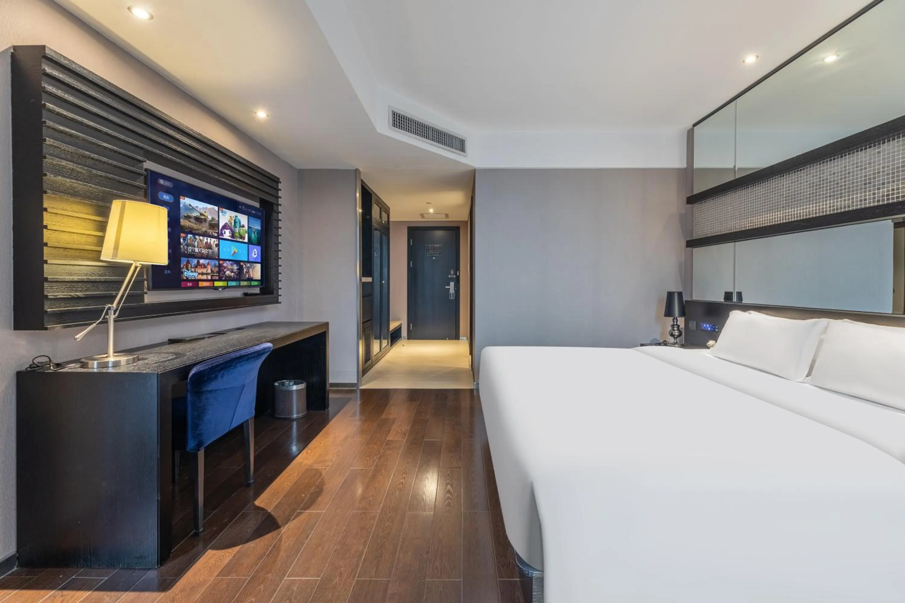 Bedroom, Bed in Guangzhou Baiyun Airport Orange Crystal Hotel