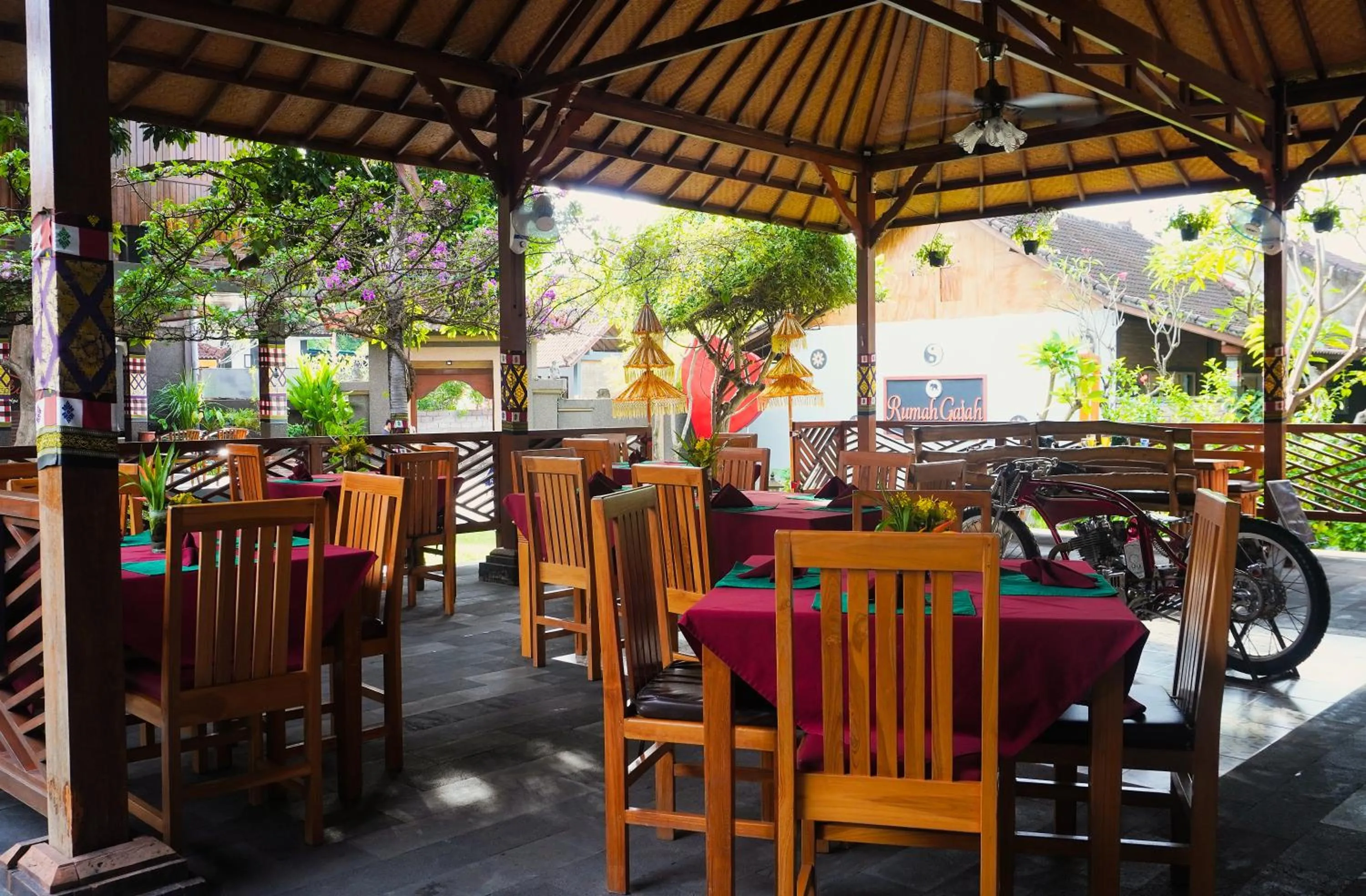 Restaurant/places to eat in Rumah Gajah by Kubukubali