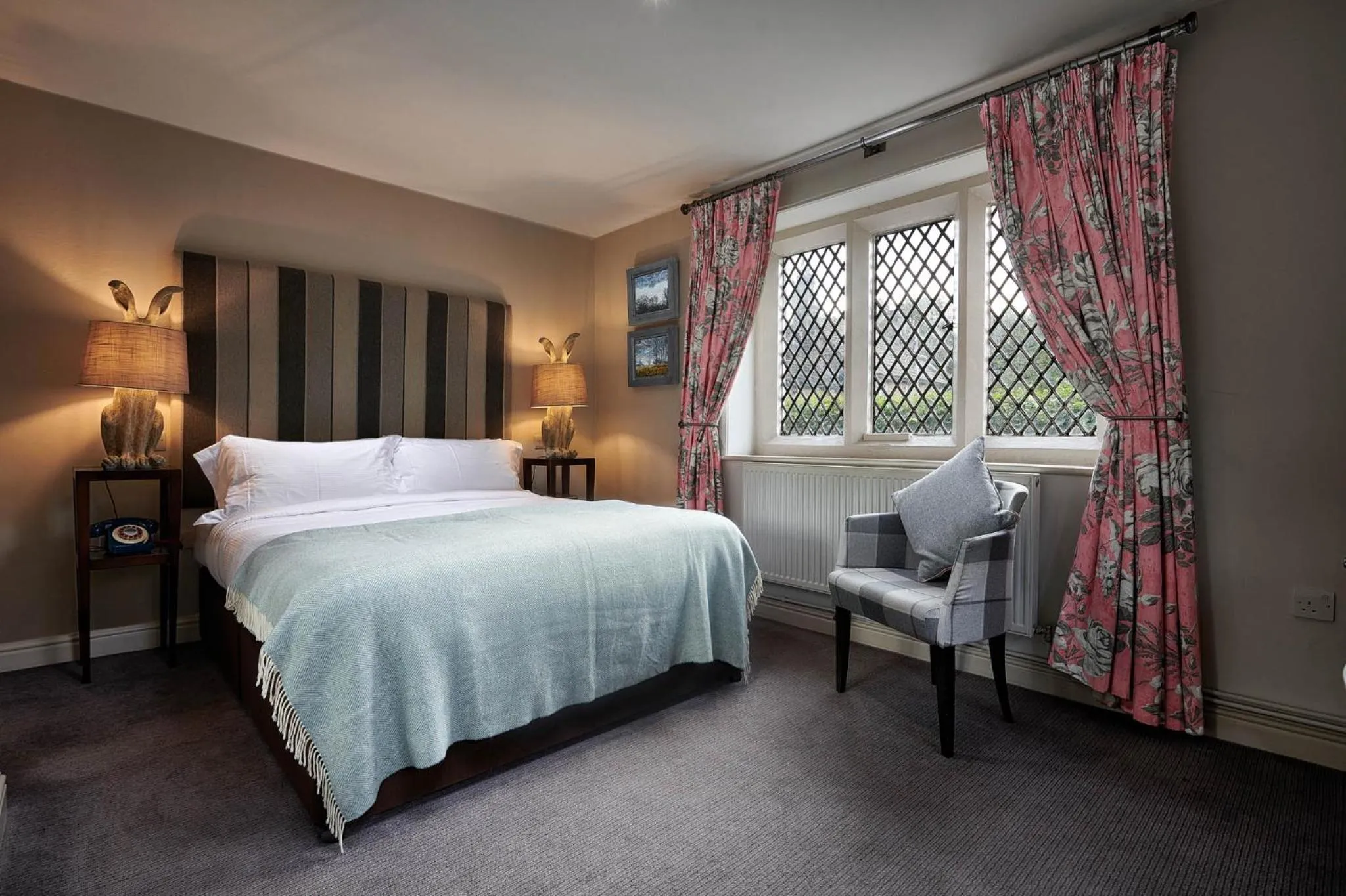 Bed in Devonshire Arms at Beeley - Chatsworth