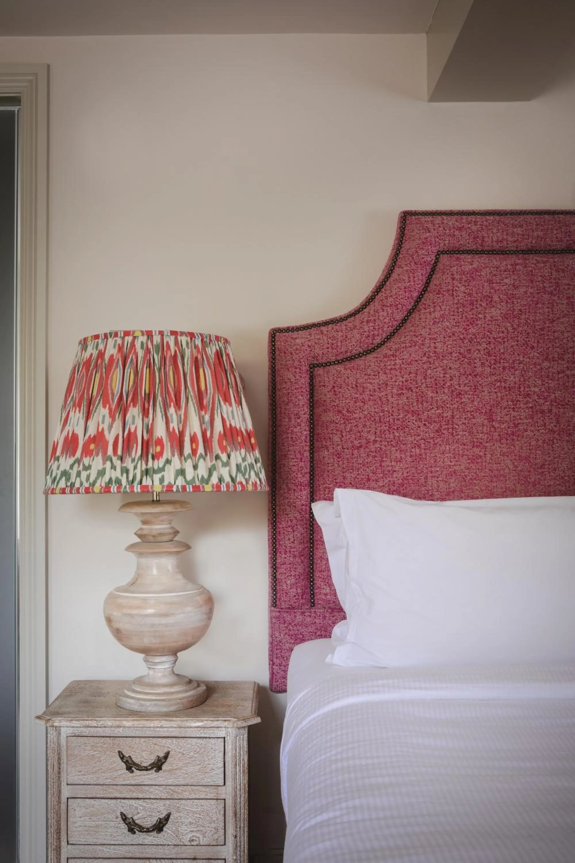 Bed in Devonshire Arms at Beeley - Chatsworth