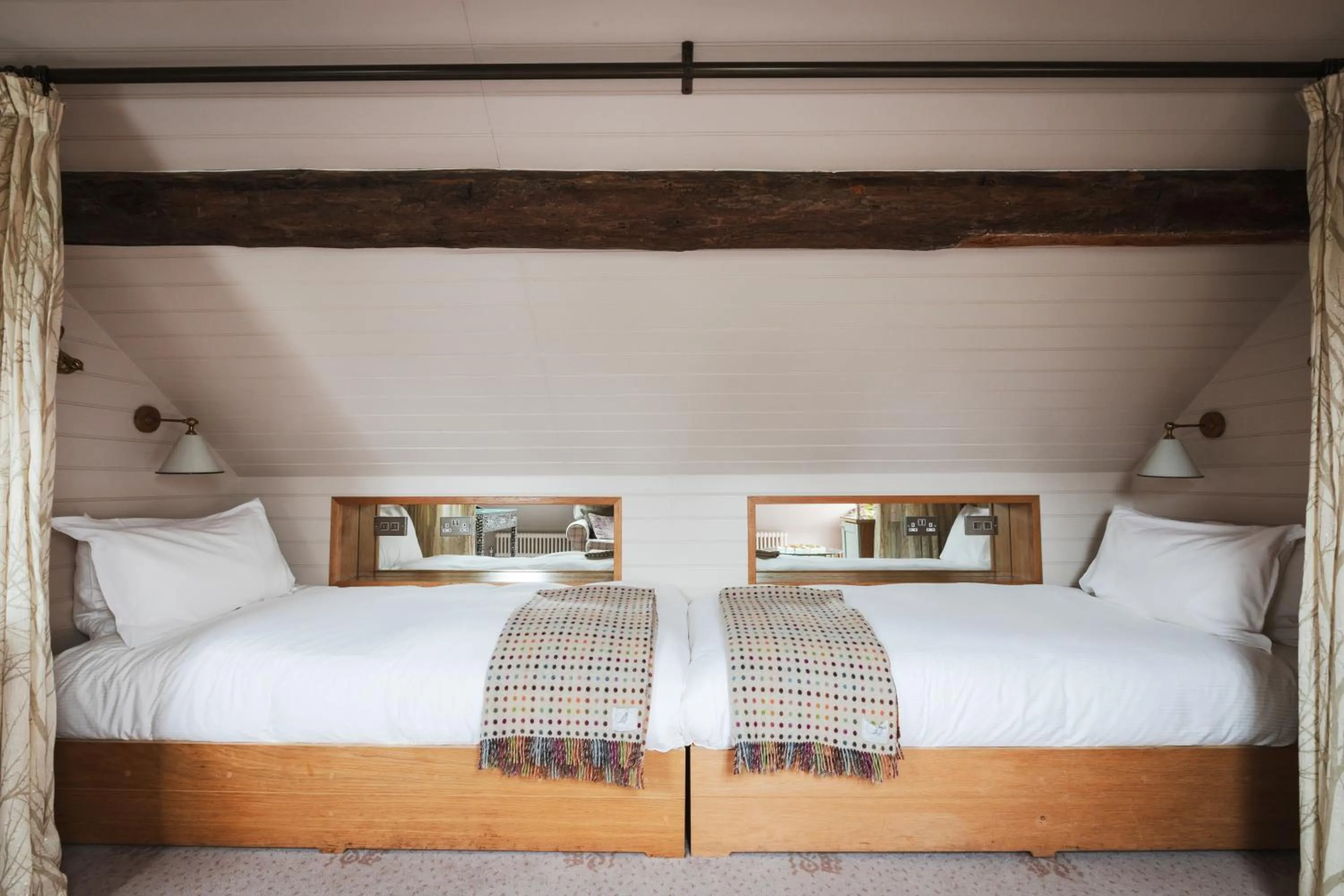 Bed in Devonshire Arms at Beeley - Chatsworth