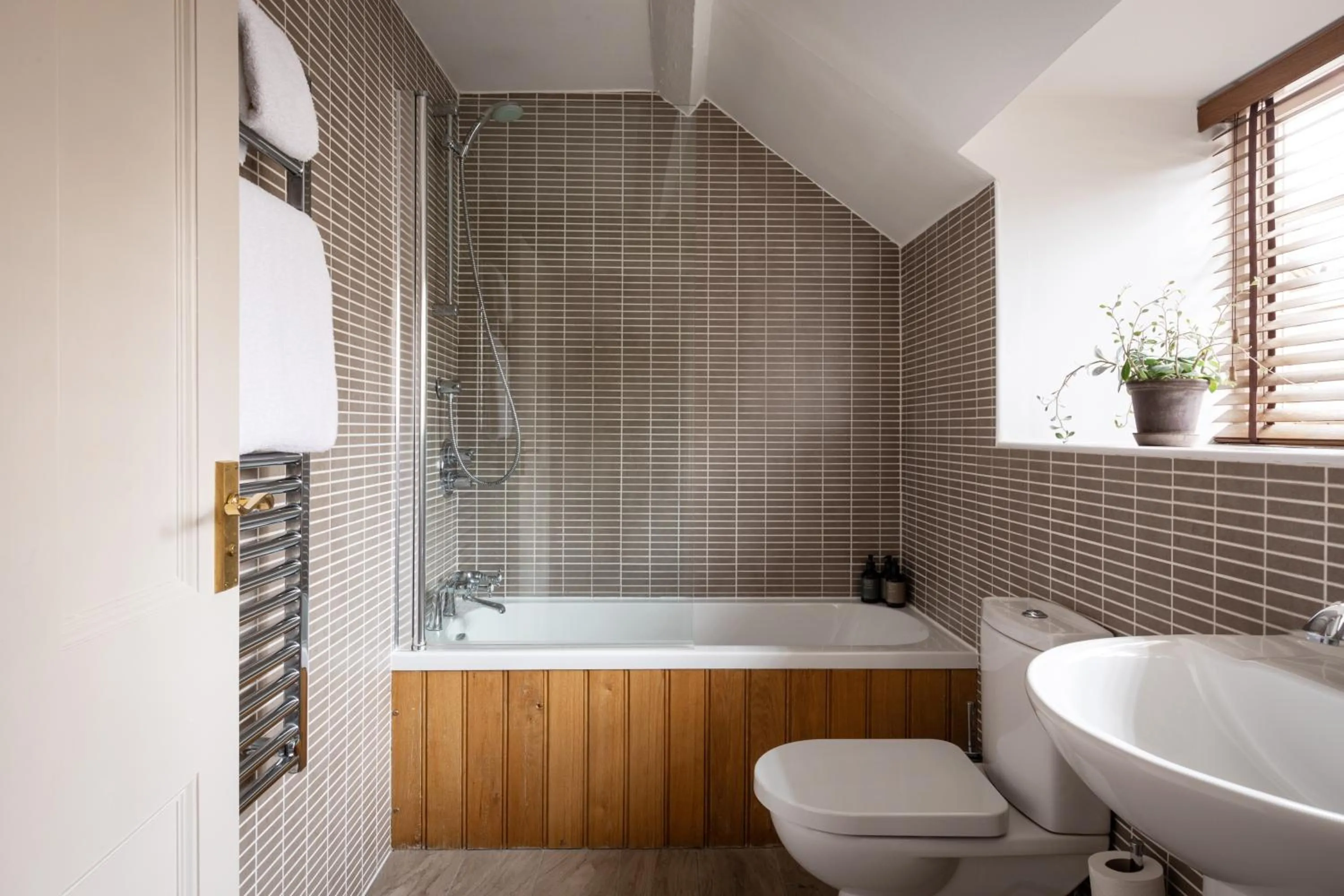 Bathroom in Devonshire Arms at Beeley - Chatsworth