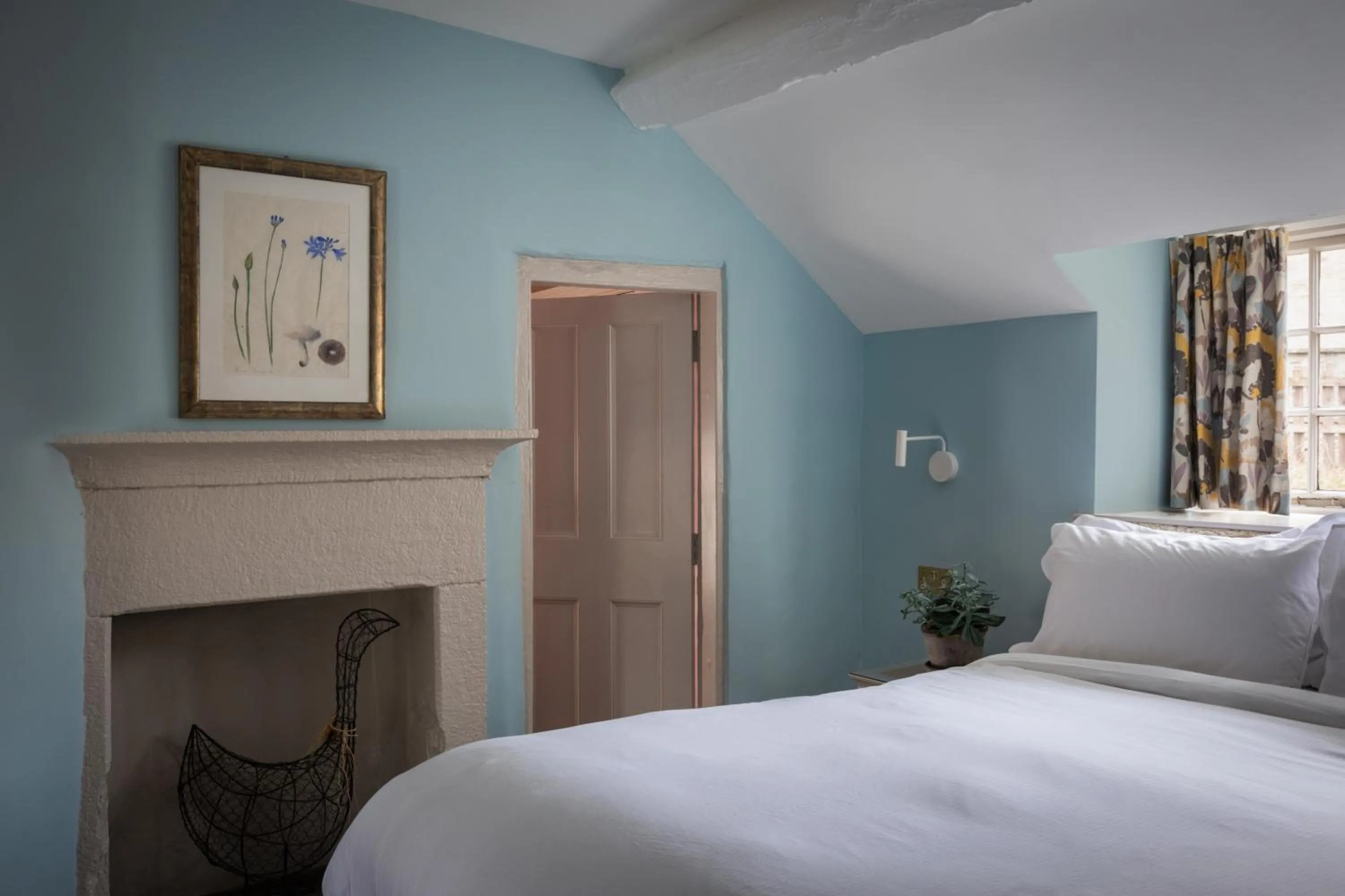 Bedroom, Bed in Devonshire Arms at Beeley - Chatsworth