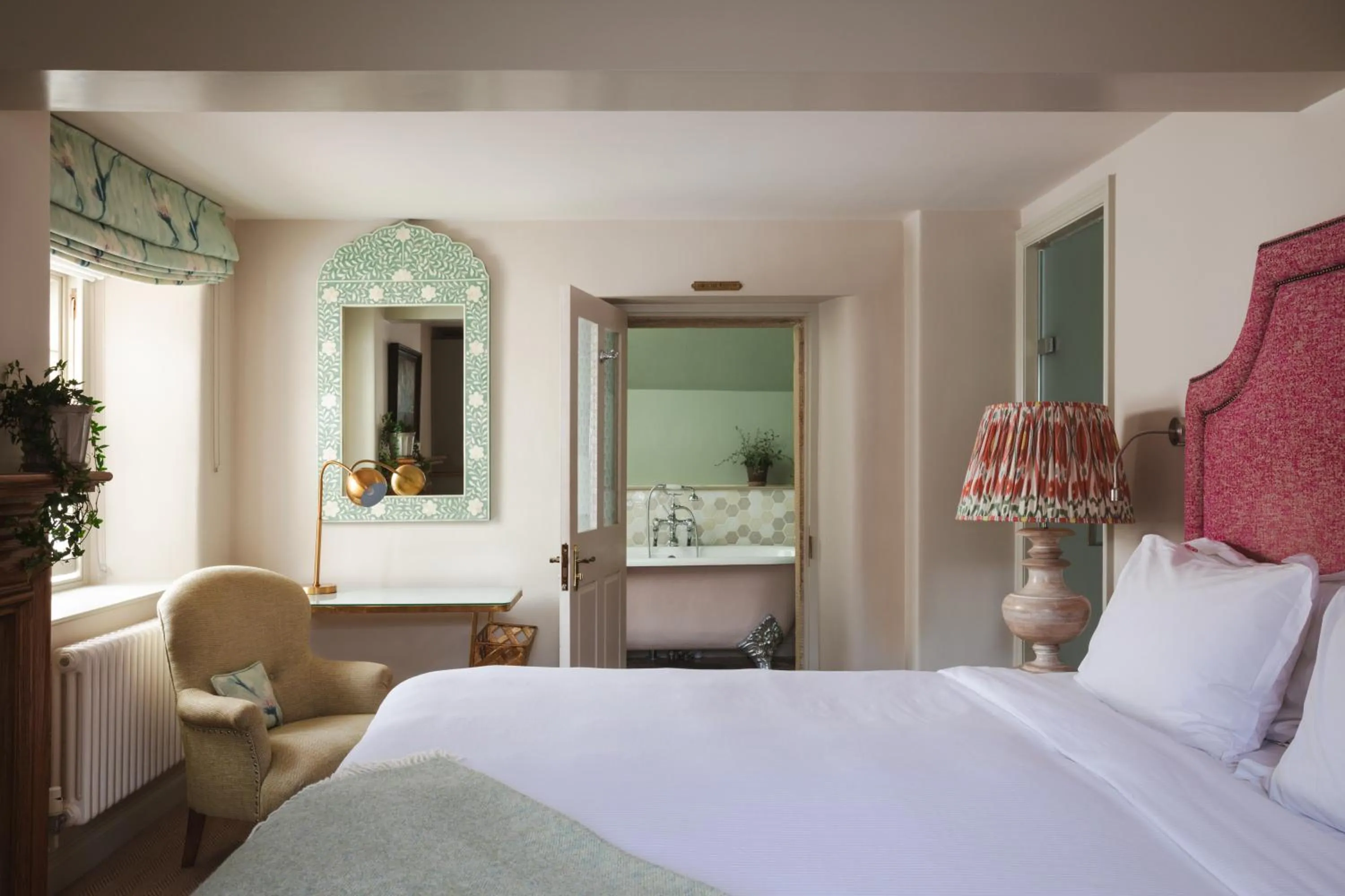 Bedroom, Bed in Devonshire Arms at Beeley - Chatsworth