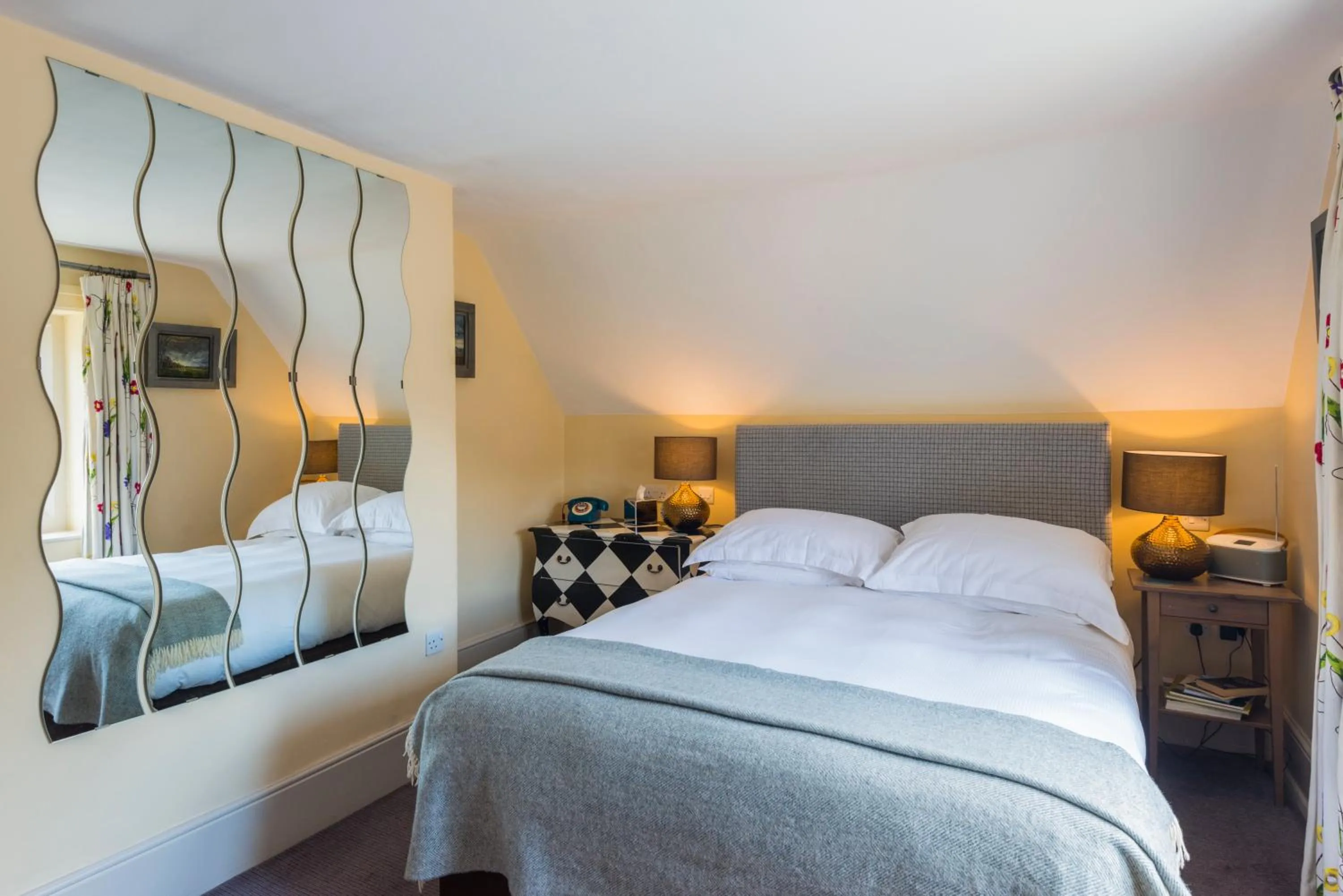 Bed in Devonshire Arms at Beeley - Chatsworth