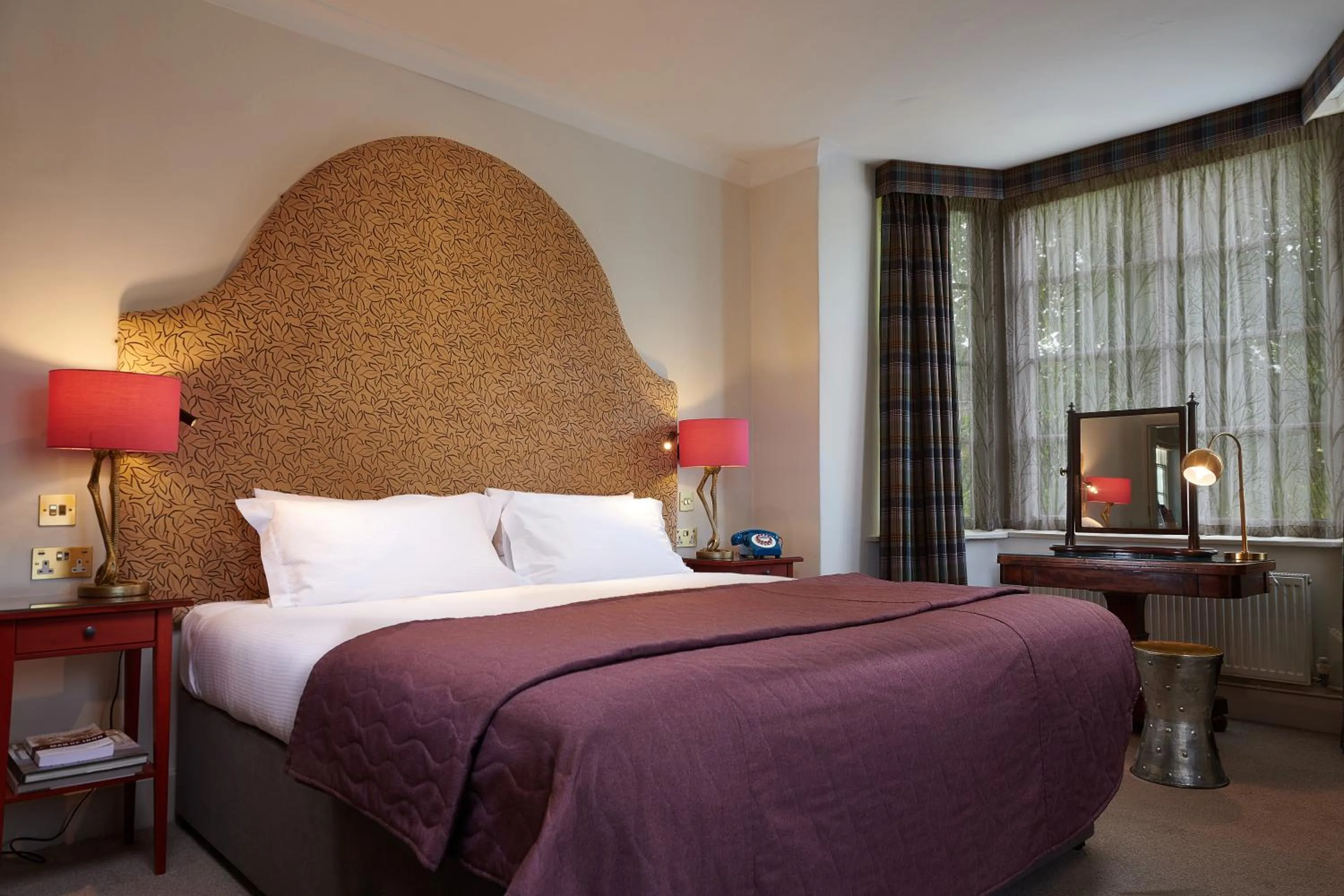 Bed in Devonshire Arms at Beeley - Chatsworth