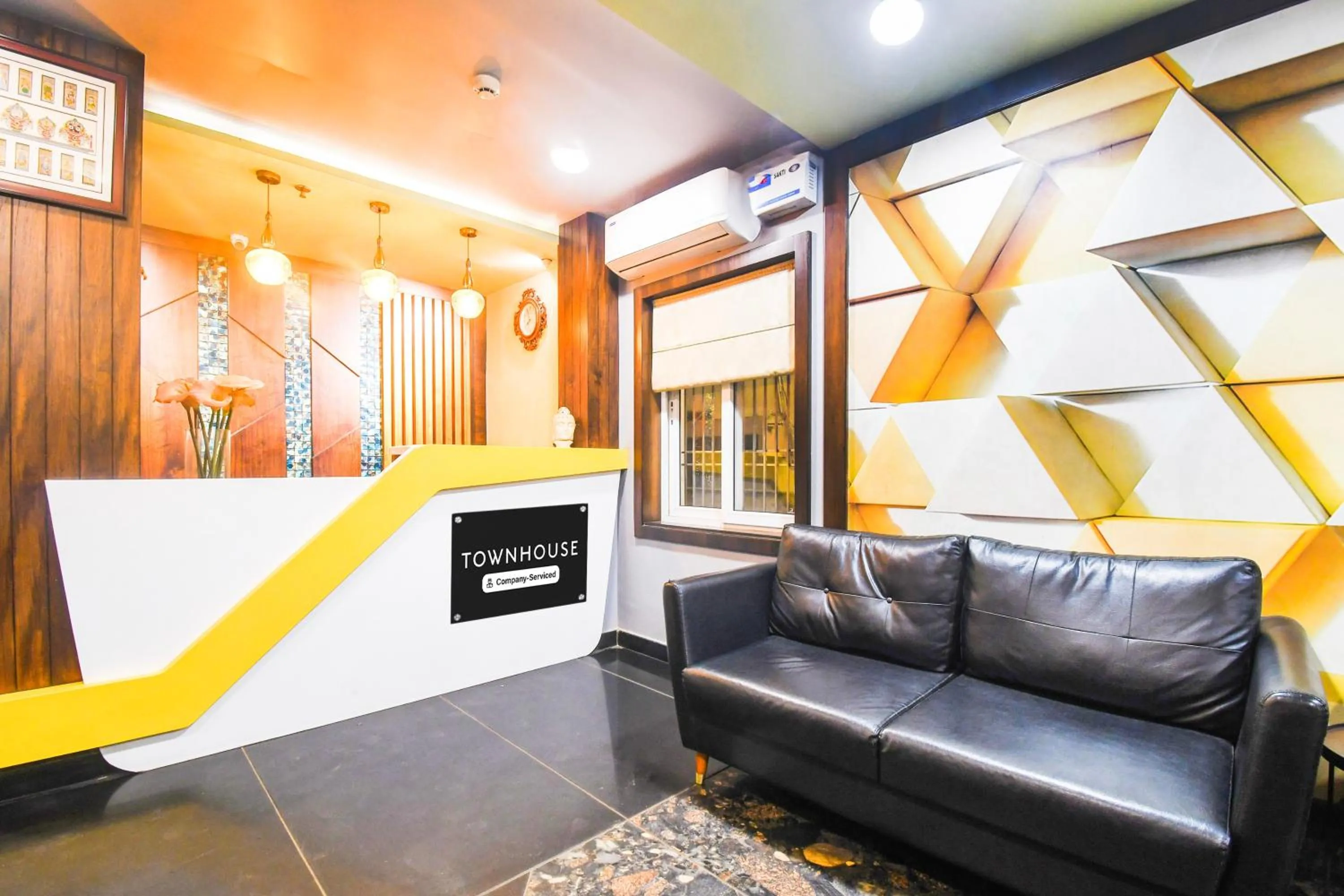 Lobby or reception in Super Townhouse Near Marine Drive