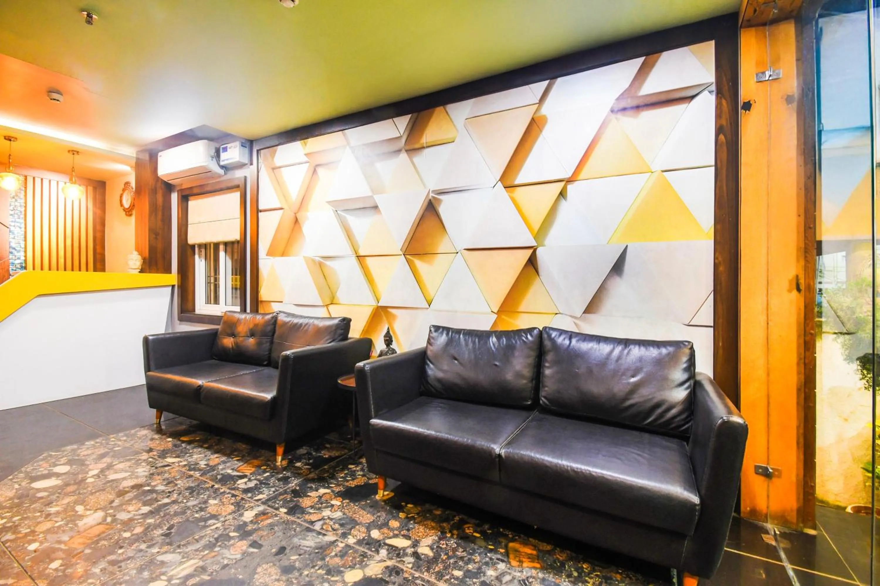 Lobby or reception in Super Townhouse Near Marine Drive