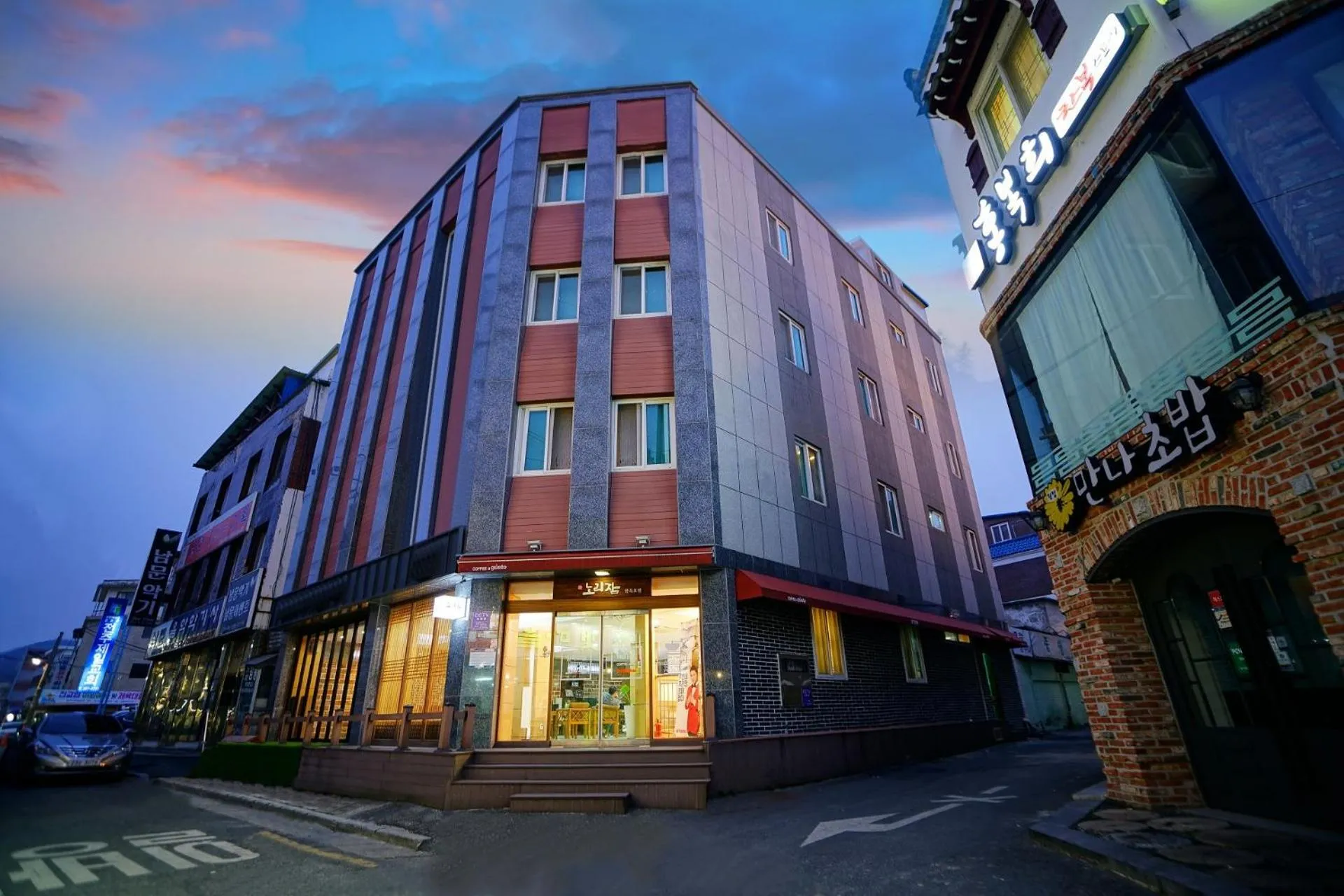 Jeonju Hanok Village Gamyeongru Hanok Hotel