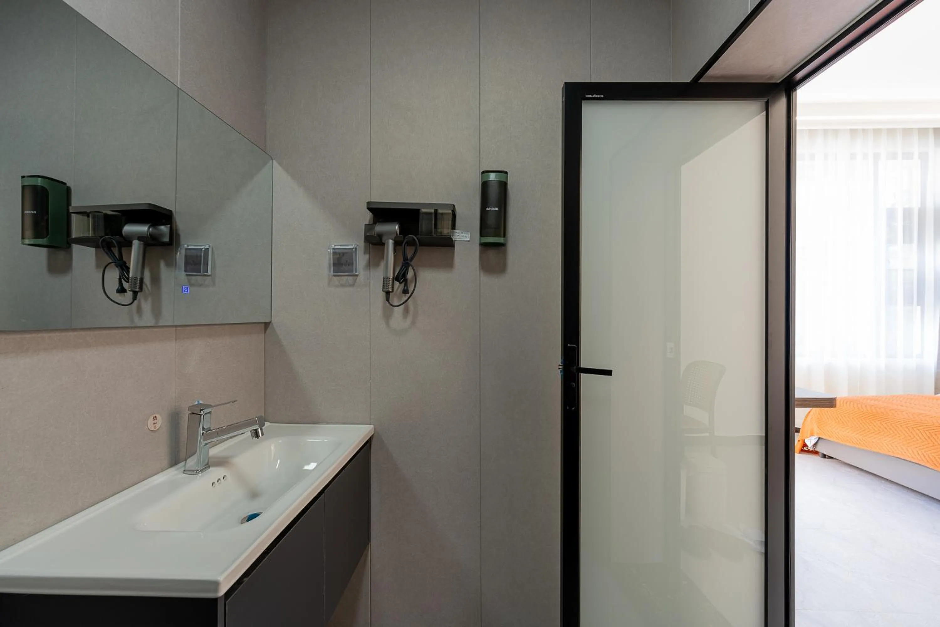 Shower in Wuyi Whispering Maple