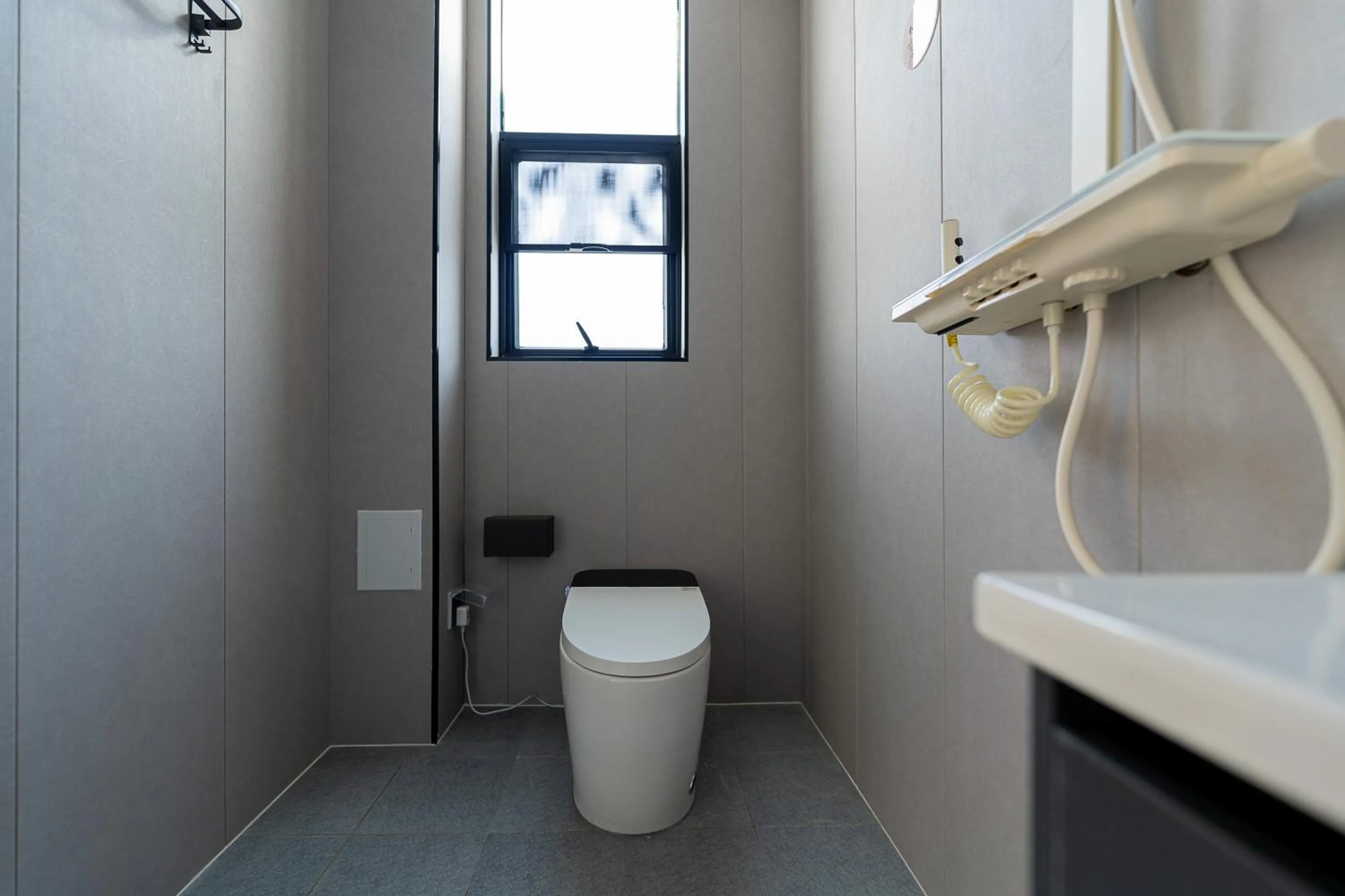 Shower in Wuyi Whispering Maple