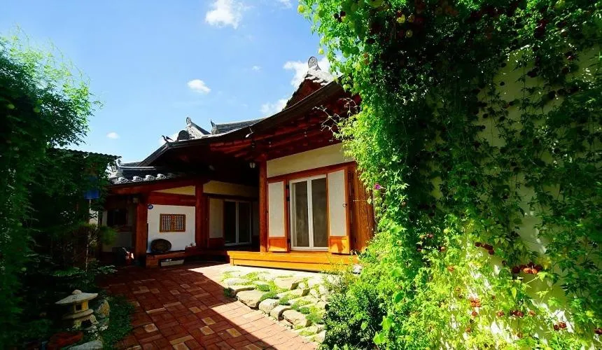 Jeonju Cheongsachorong Taejoro Pension